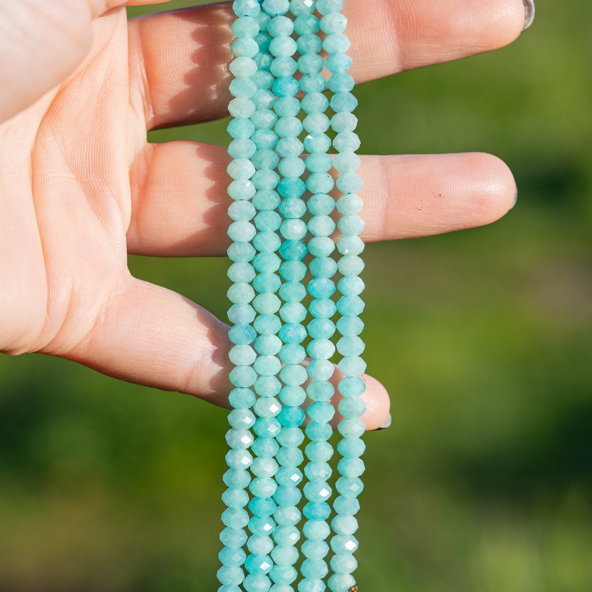 Perles rondelles facettes en Amazonite de 5 x 3,5 mm ( rang de env 104 perles )