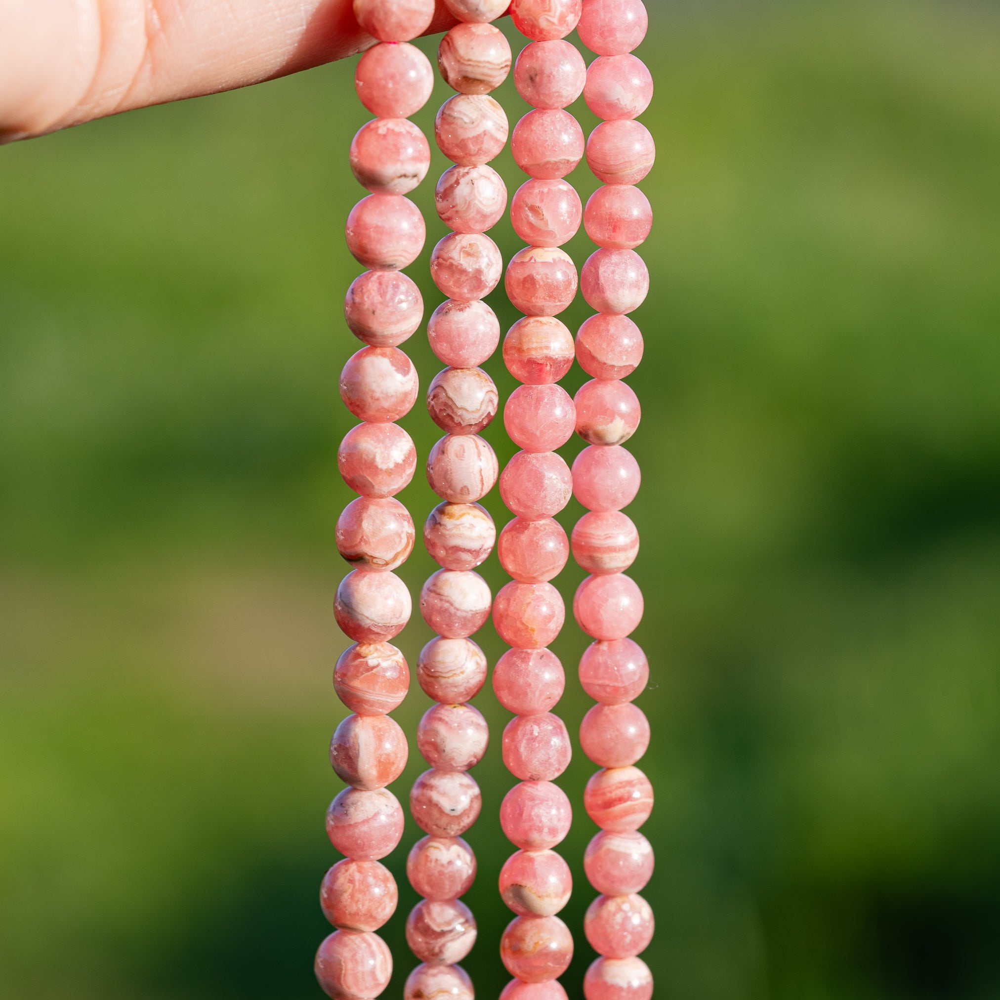 Perles rondes lisses de Rhodochrosite de 6/7 mm ( par 1/2 rang )
