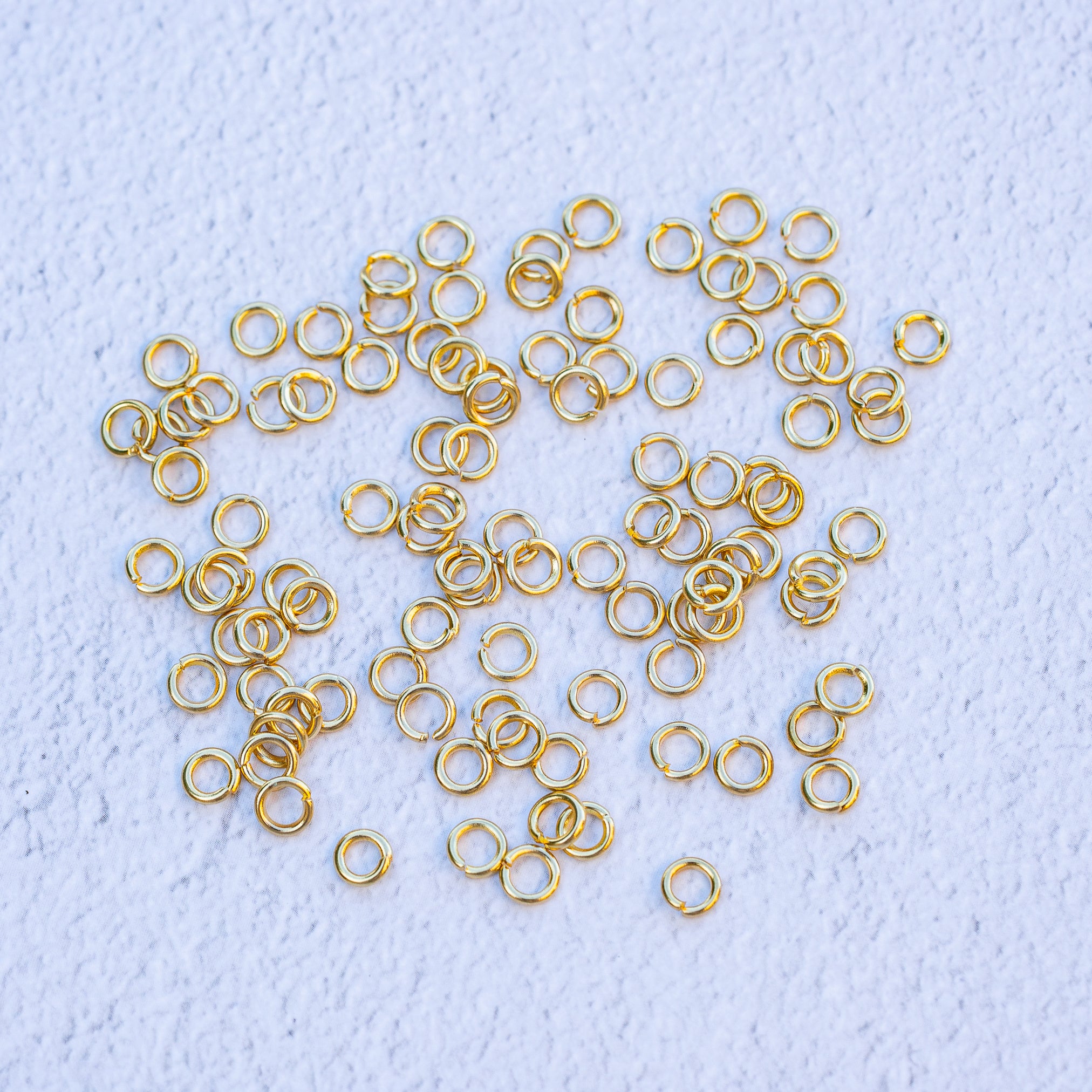 Anneaux de jonction ronds en acier inox plaqué or 24k de 5 x 1 mm ( lot de 10 )