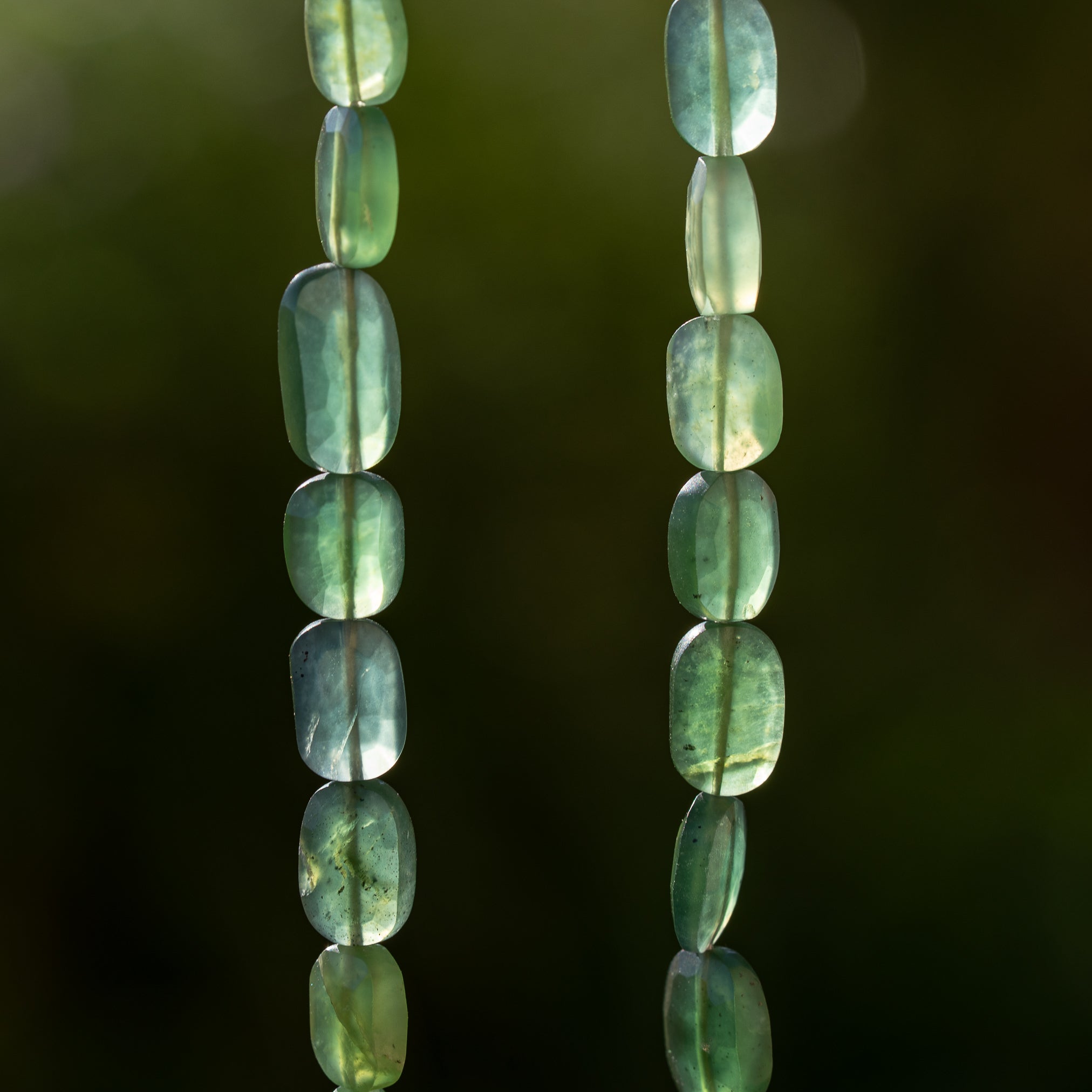 Perles ovales facettes de Serpentine de env 8/10 mm ( lot de 2 )