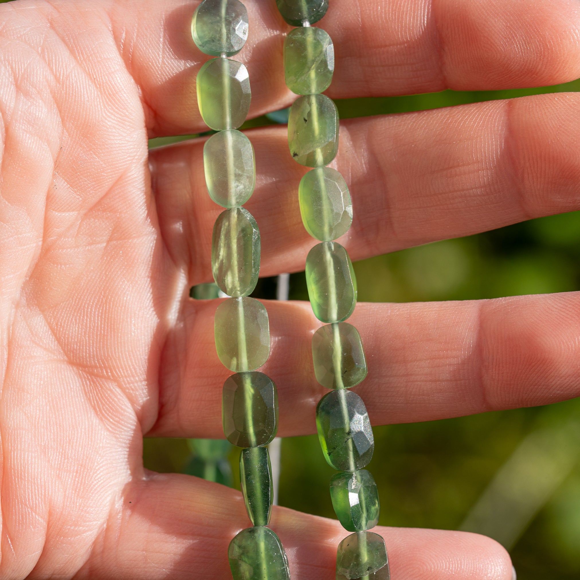 Perles ovales facettes de Serpentine de env 8/10 mm ( lot de 2 )