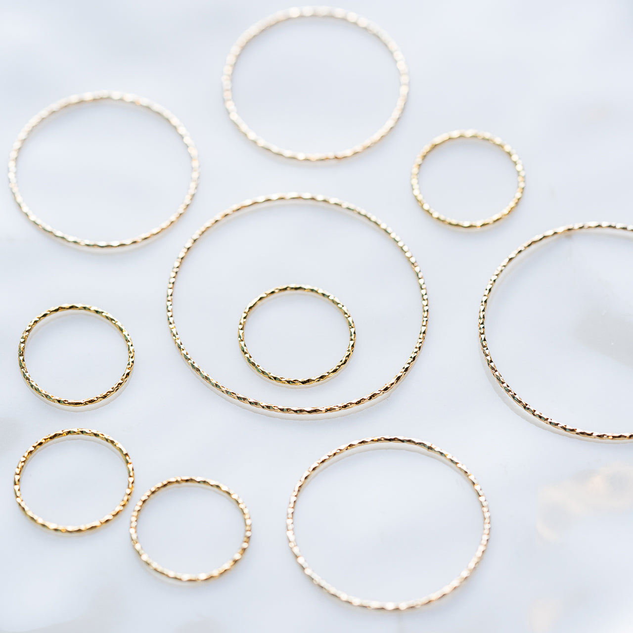 Anneaux fermés connecteurs diamantés plaqués or de 18, 30 ou 40 mm ( à l&