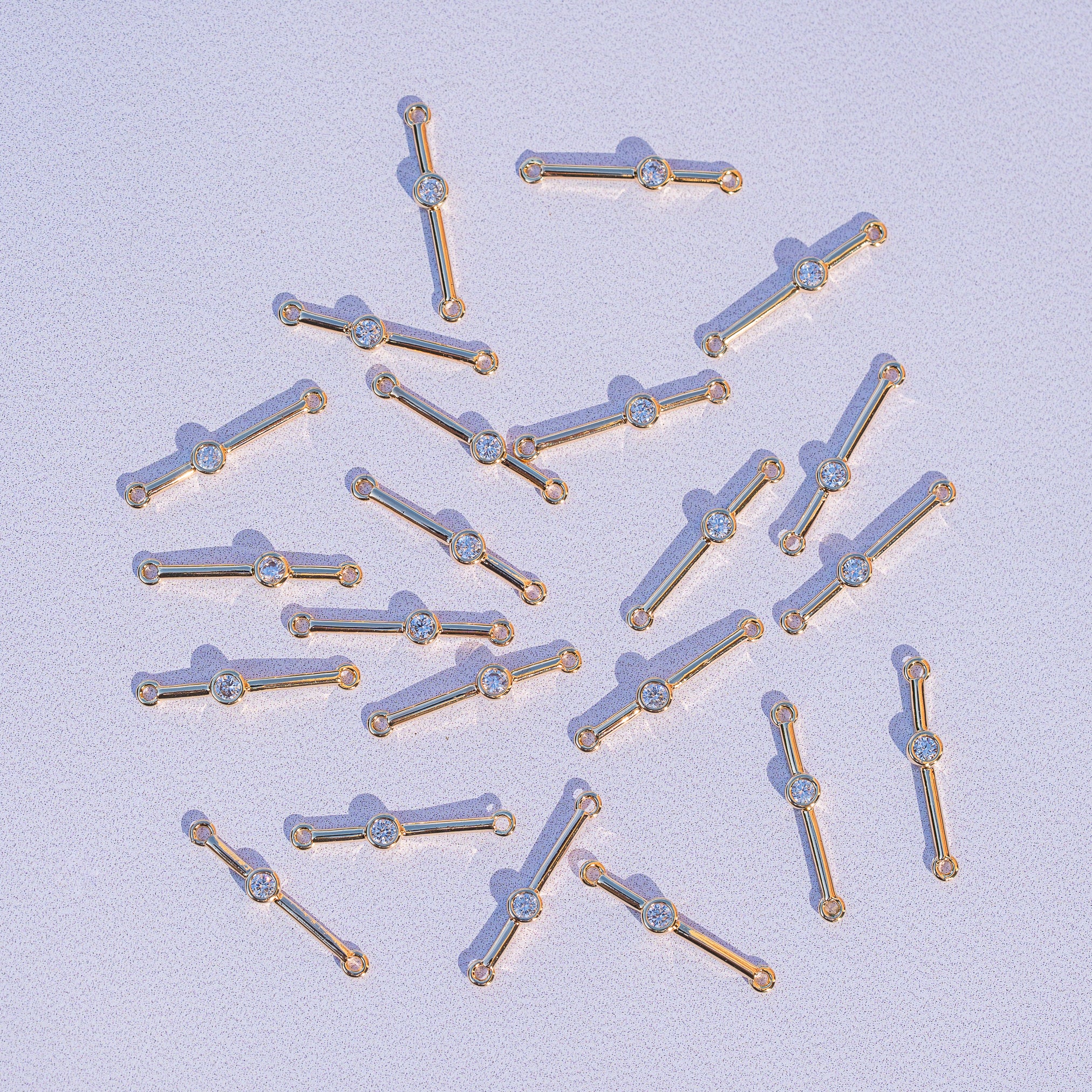 Connecteur barre en laiton plaqué or 18k et zirconium de 18 mm ( à l&