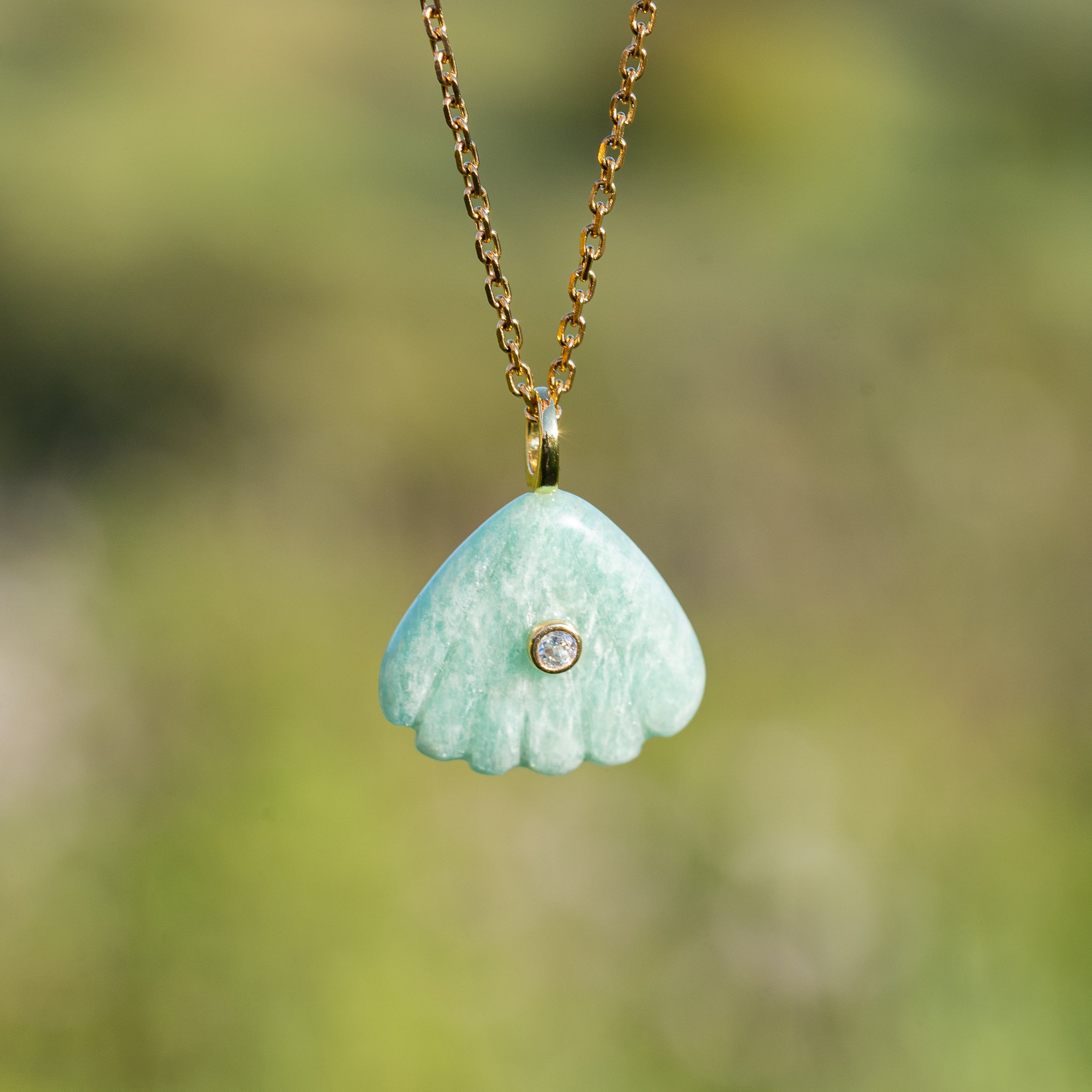 Pendentif coquillage en Amazonite, laiton et zirconium de 25 mm ( à l&