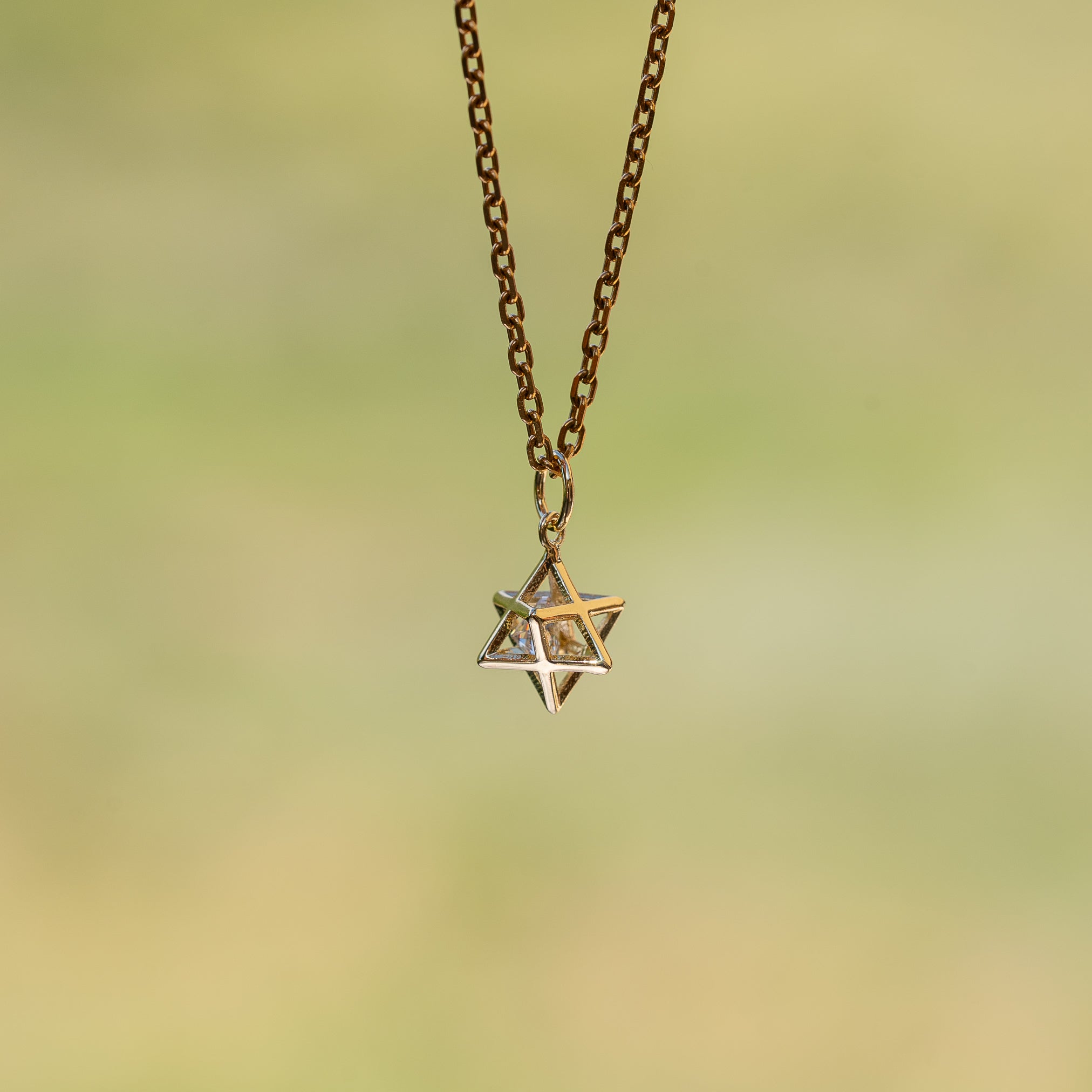 Breloques Merkaba en laiton plaqué or 18k et zirconium de 12 mm ( à l&