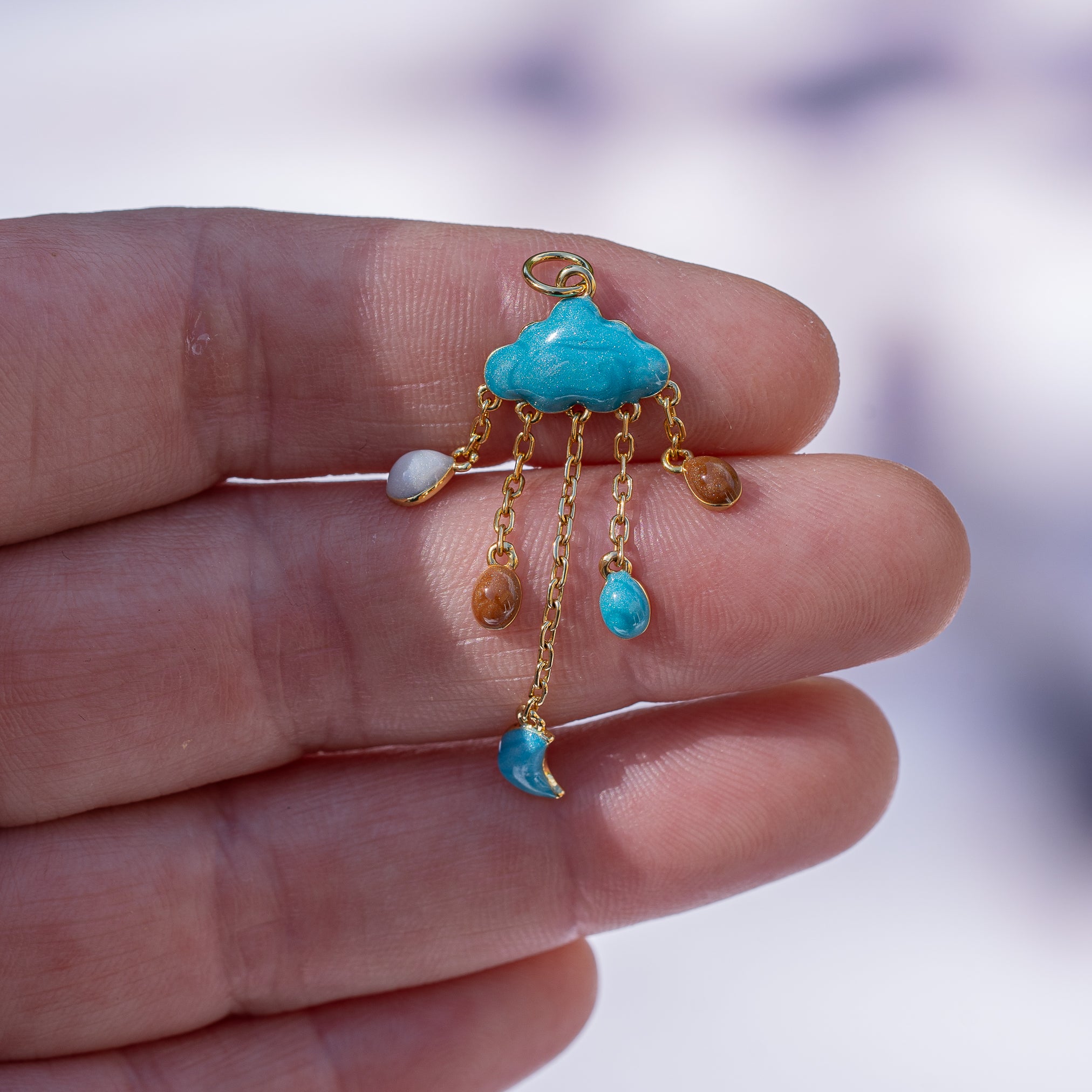 Breloques nuage en émail et laiton plaqué or 18k de 37 x 14 mm ( à l&