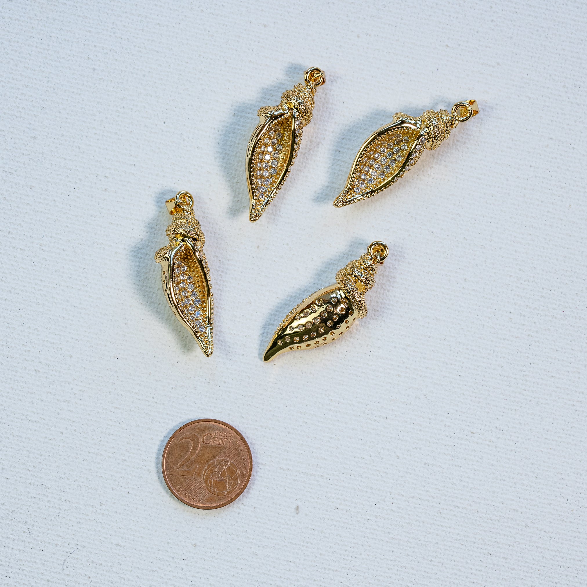 Breloques coquillages en laiton plaqué or et zirconium 18k de 35 mm ( à l&