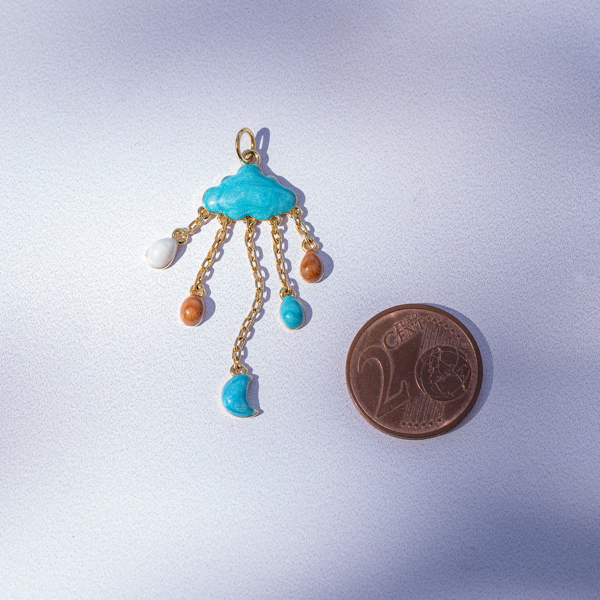 Breloques nuage en émail et laiton plaqué or 18k de 37 x 14 mm ( à l&