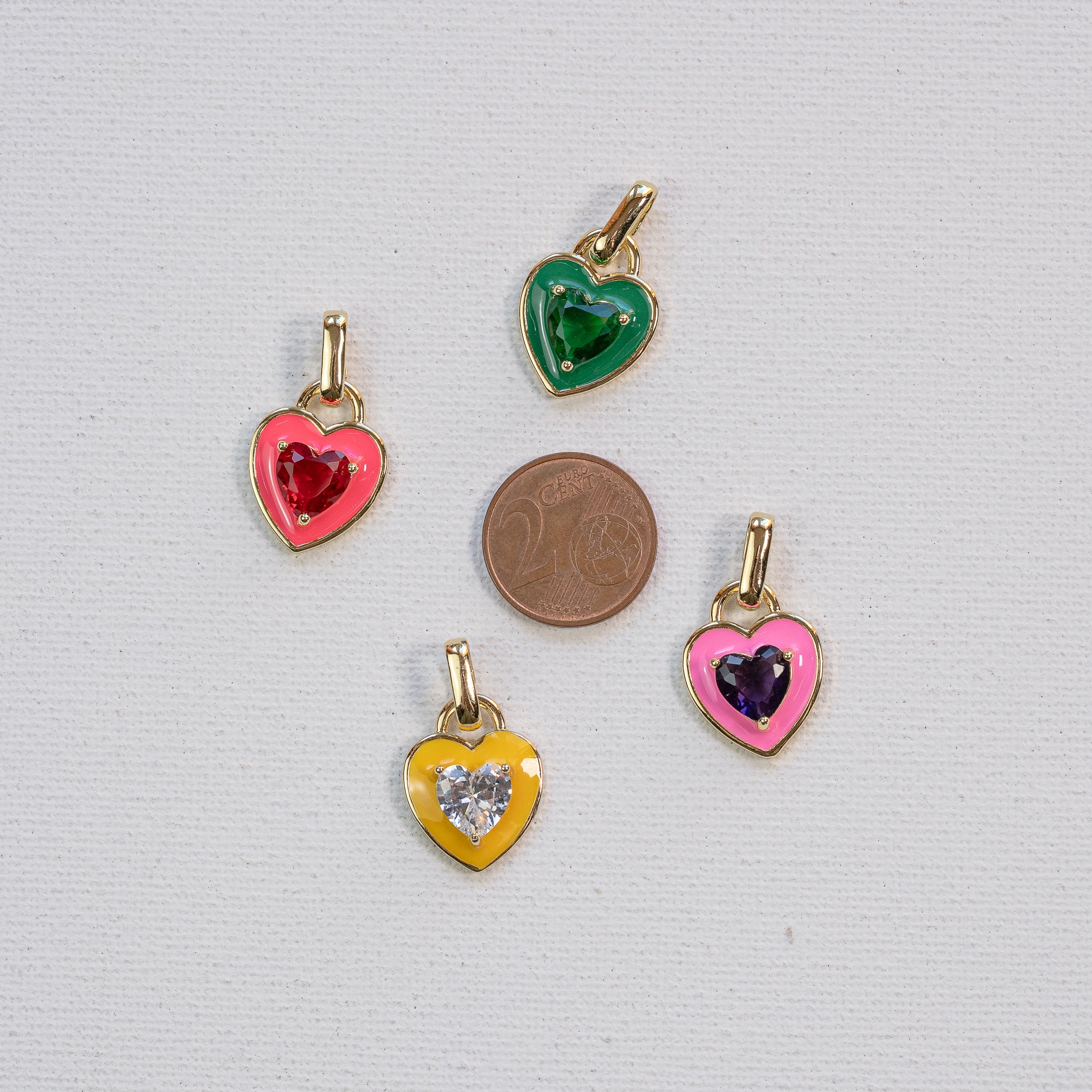 Breloques coeur émaillées en laiton plaqué or 18k et zirconium de 19 mm au choix ( à l&