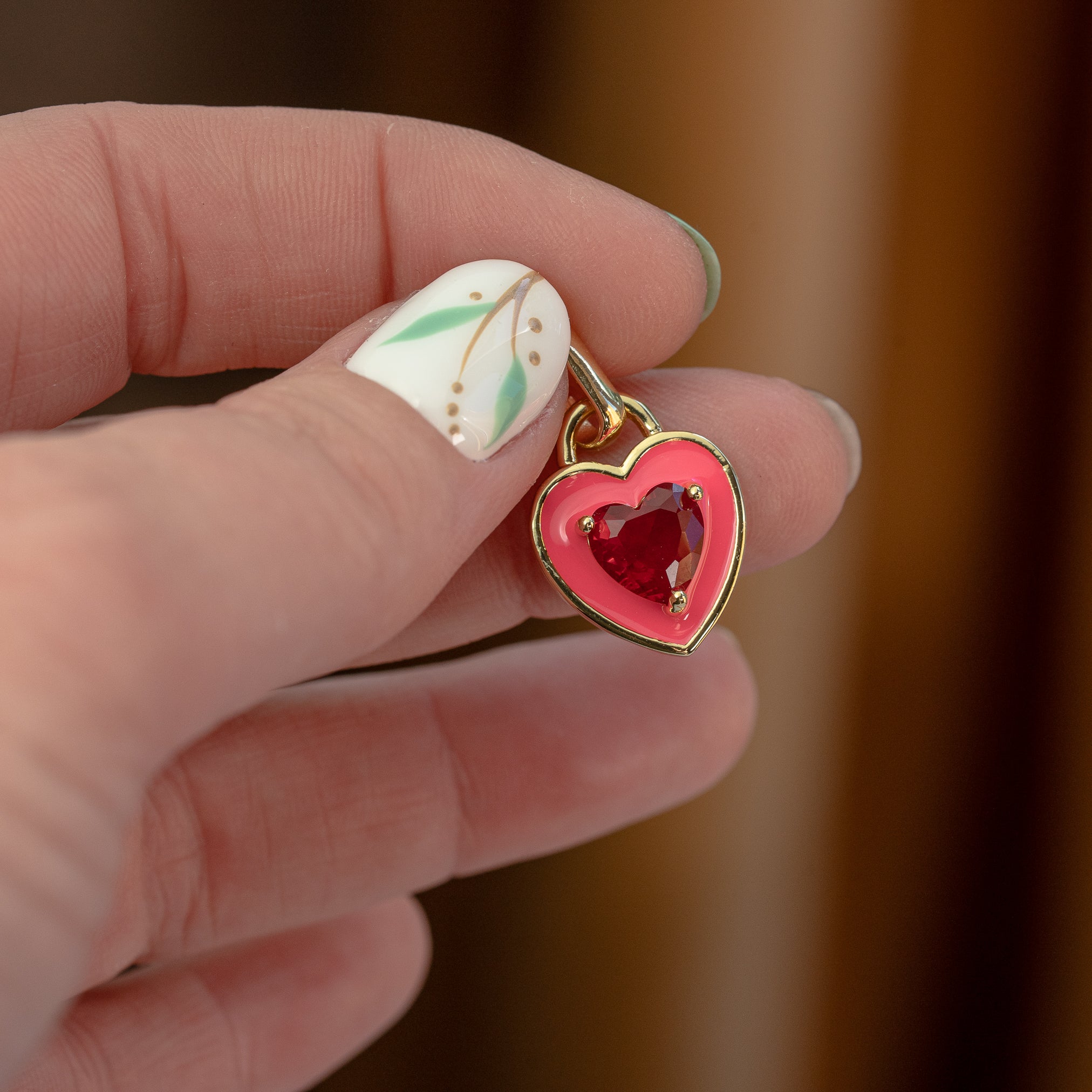Breloques coeur émaillées en laiton plaqué or 18k et zirconium de 19 mm au choix ( à l&