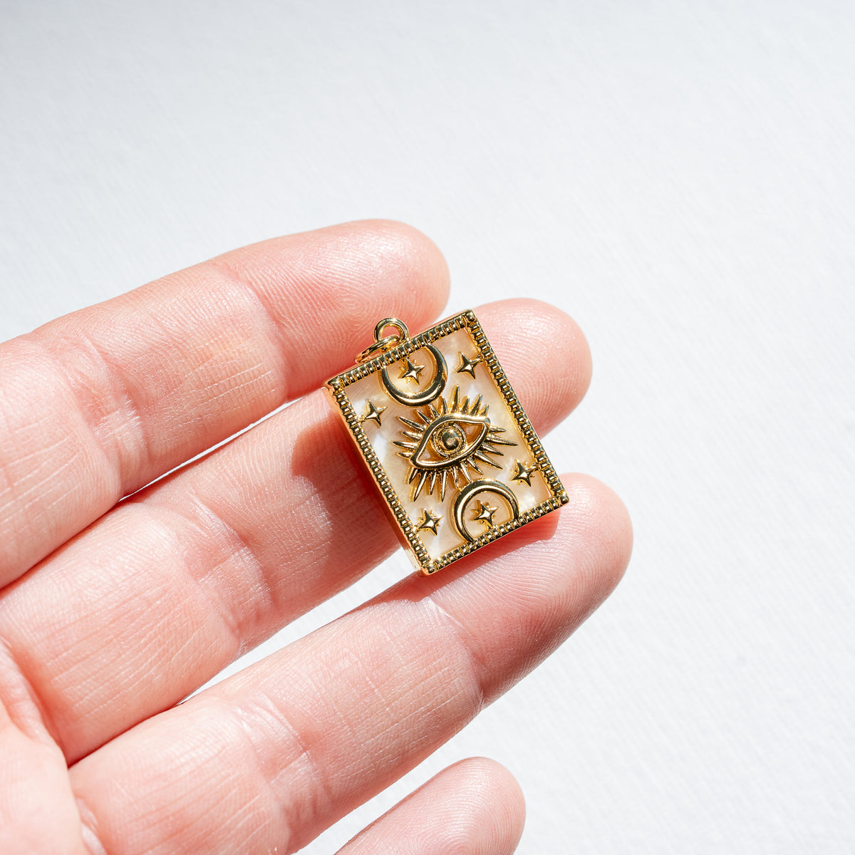 Breloques rectangle oeil/lune/étoile en nacre et laiton plaqué or 18k de 24,5 mm ( à l&