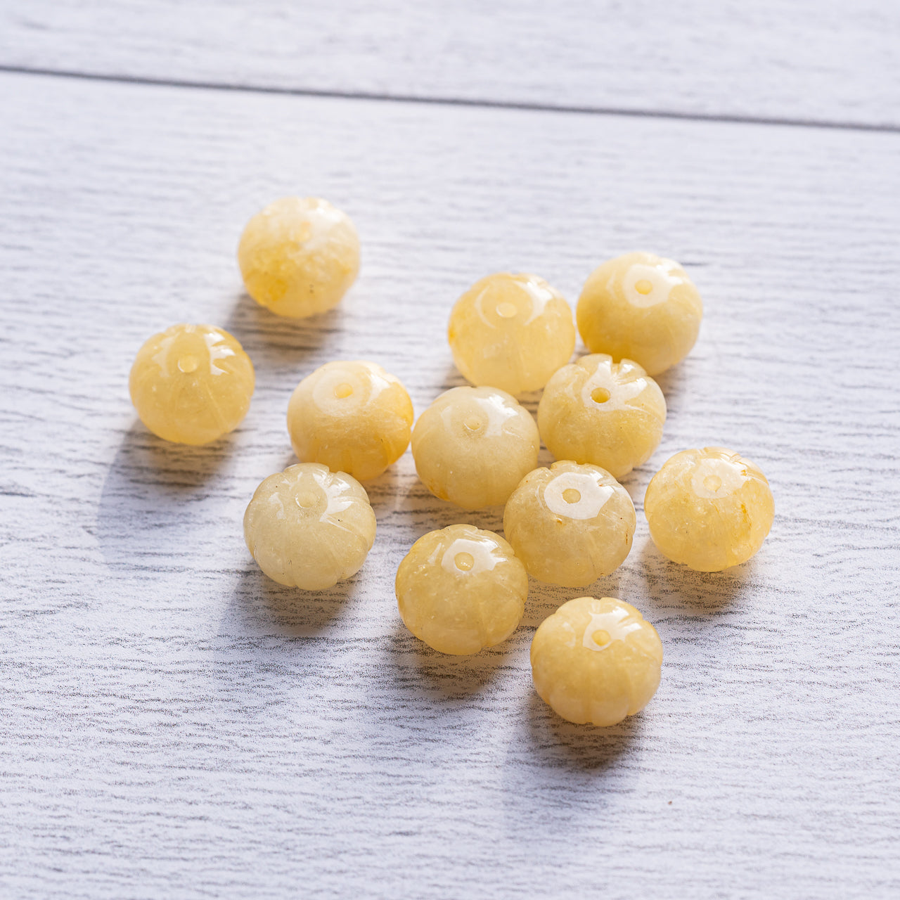 Perles rondelles sculptées " citrouilles " en Aventurine jaune de env 12 x 8 mm ( à l&