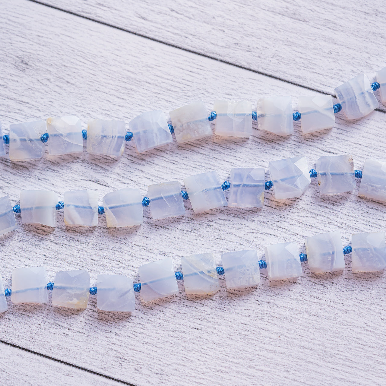 Perles carrées facettes en Agate dentelle de env 10/11 mm ( lot de 2 perles )