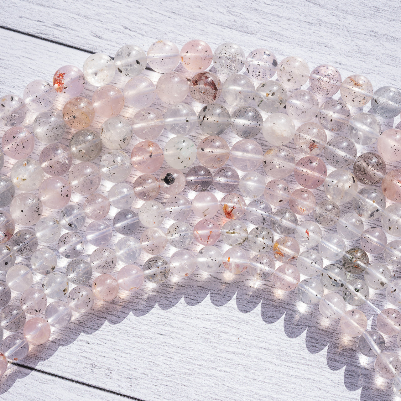 Rare ! perles rondes lisses de Quartz à Diopside de 8,5 ou 10 mm ( 1/2 rang de env 24 ou 20 perles )