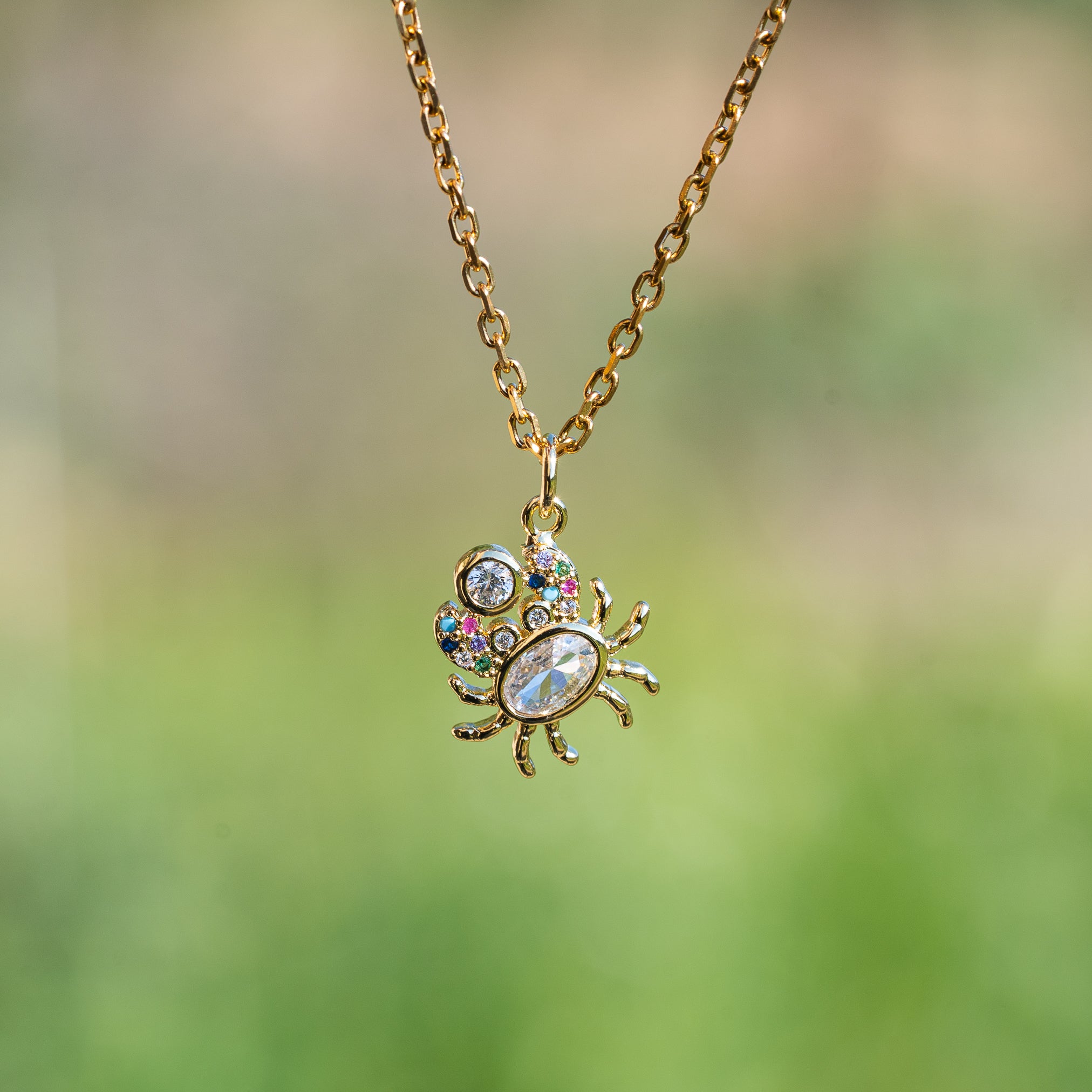 Breloques crabes en laiton plaqué or 18k et zirconium de 18 mm ( à l&