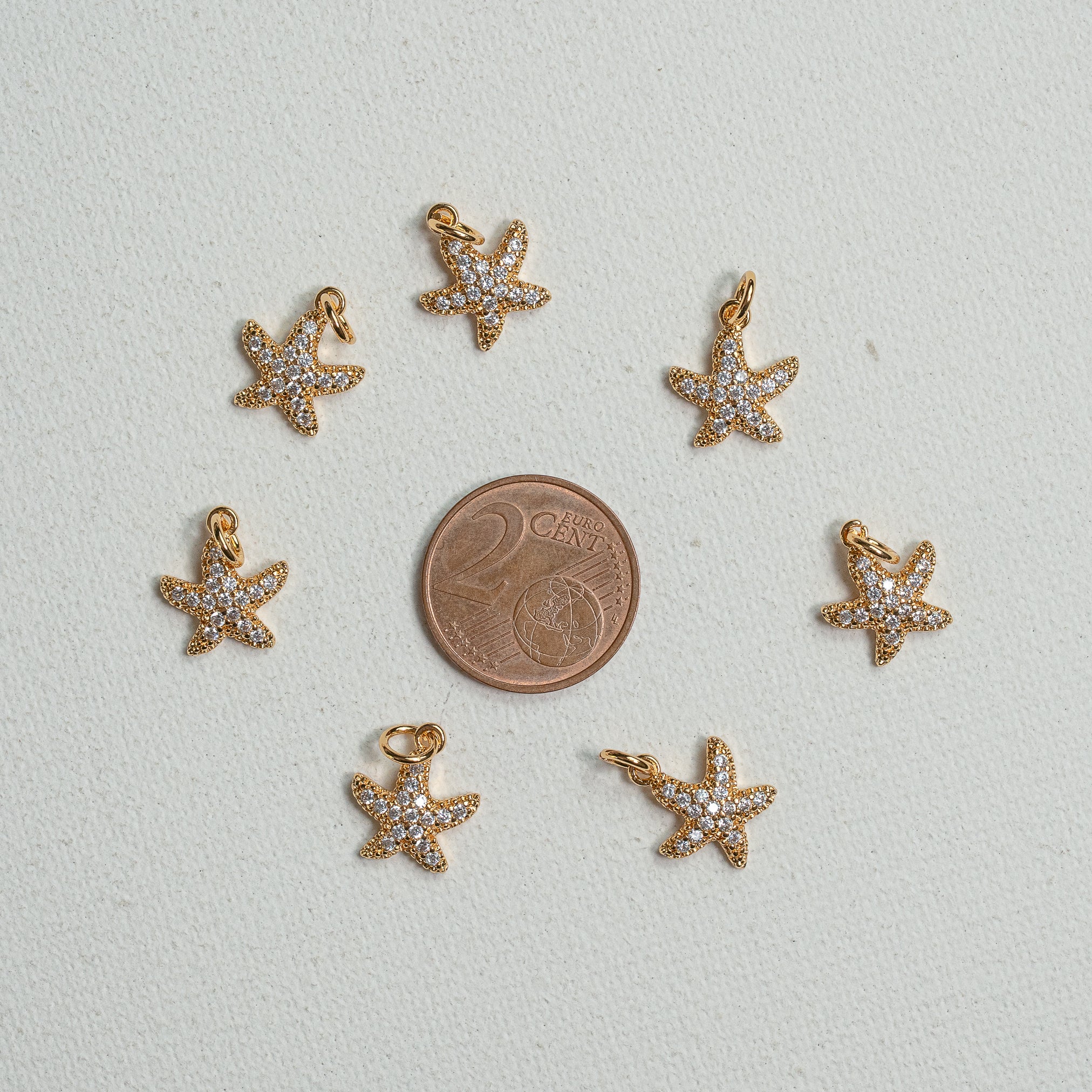 Breloques étoiles de mer en laiton plaqué or 18k et zirconium de 13 mm ( à l&
