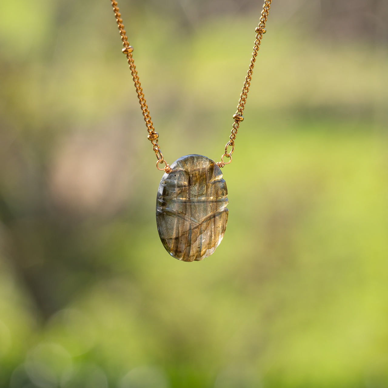 Les " Nidhih " scarabée en Labradorite blanche de 2,5 cm perçage au choix ( à l&