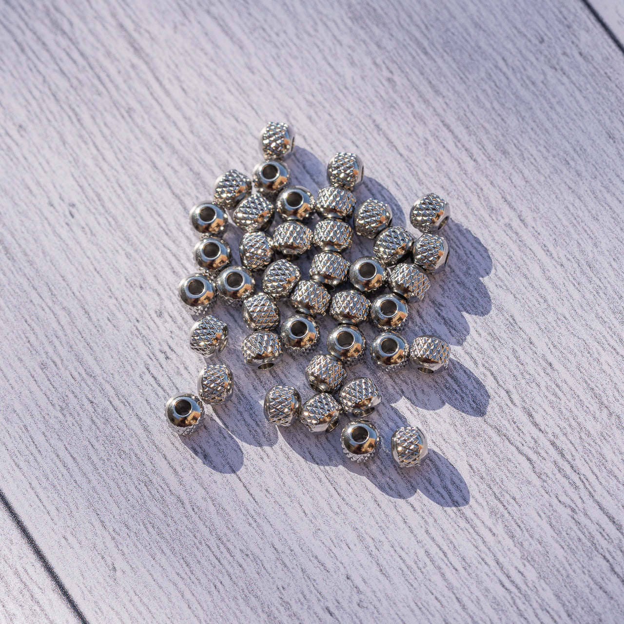 Perles rondelles striées en acier inoxydable de 5 mm ( lot de 4 )