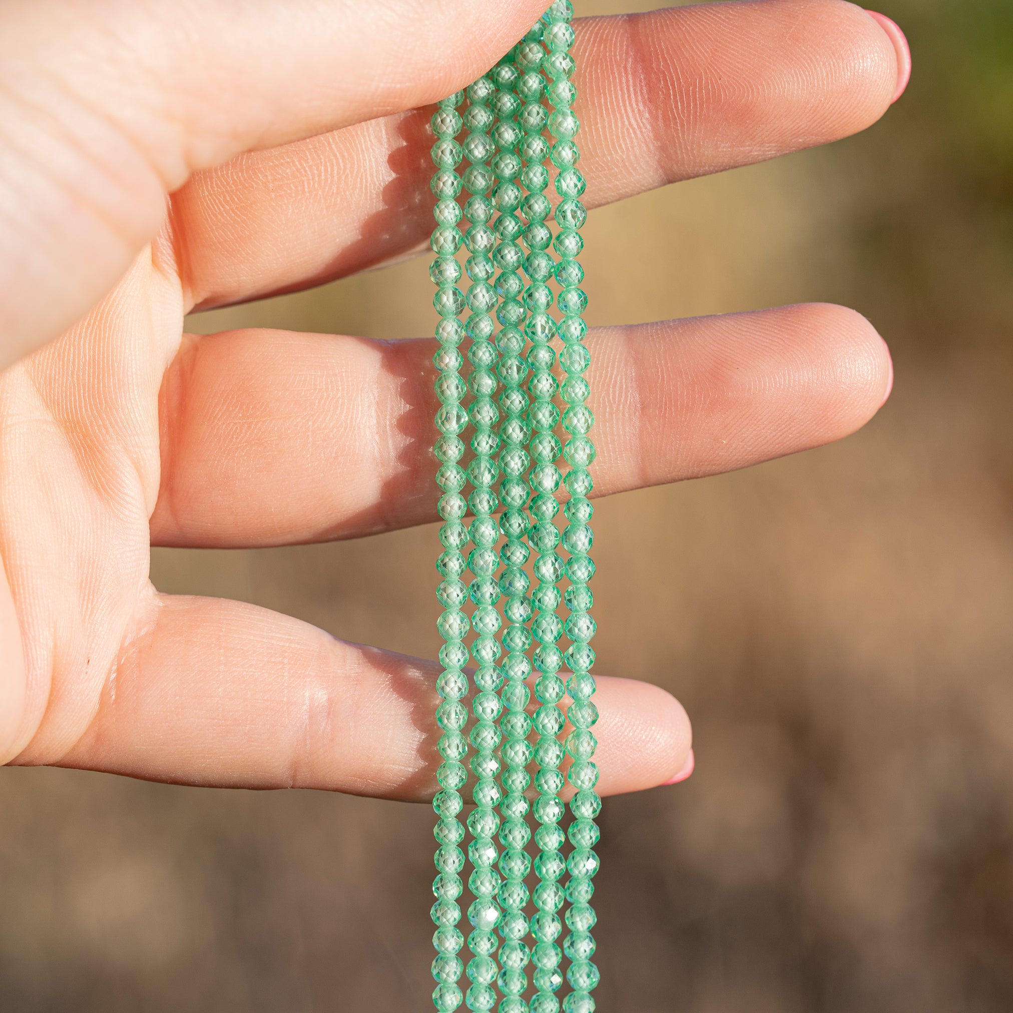 Perles rondes facettes de zirconium vert d&