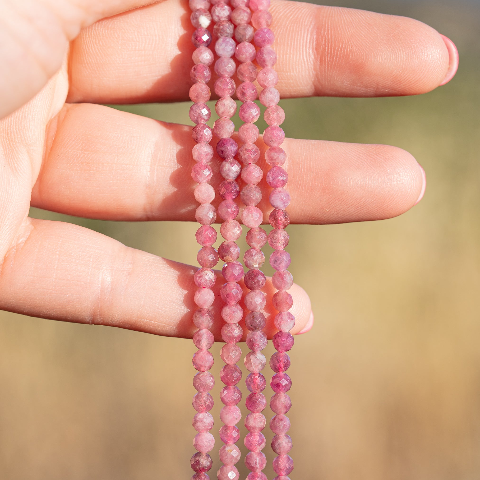 Perles rondes facettes de Tourmaline rose de 3,8 mm ( rang de env 100 perles )