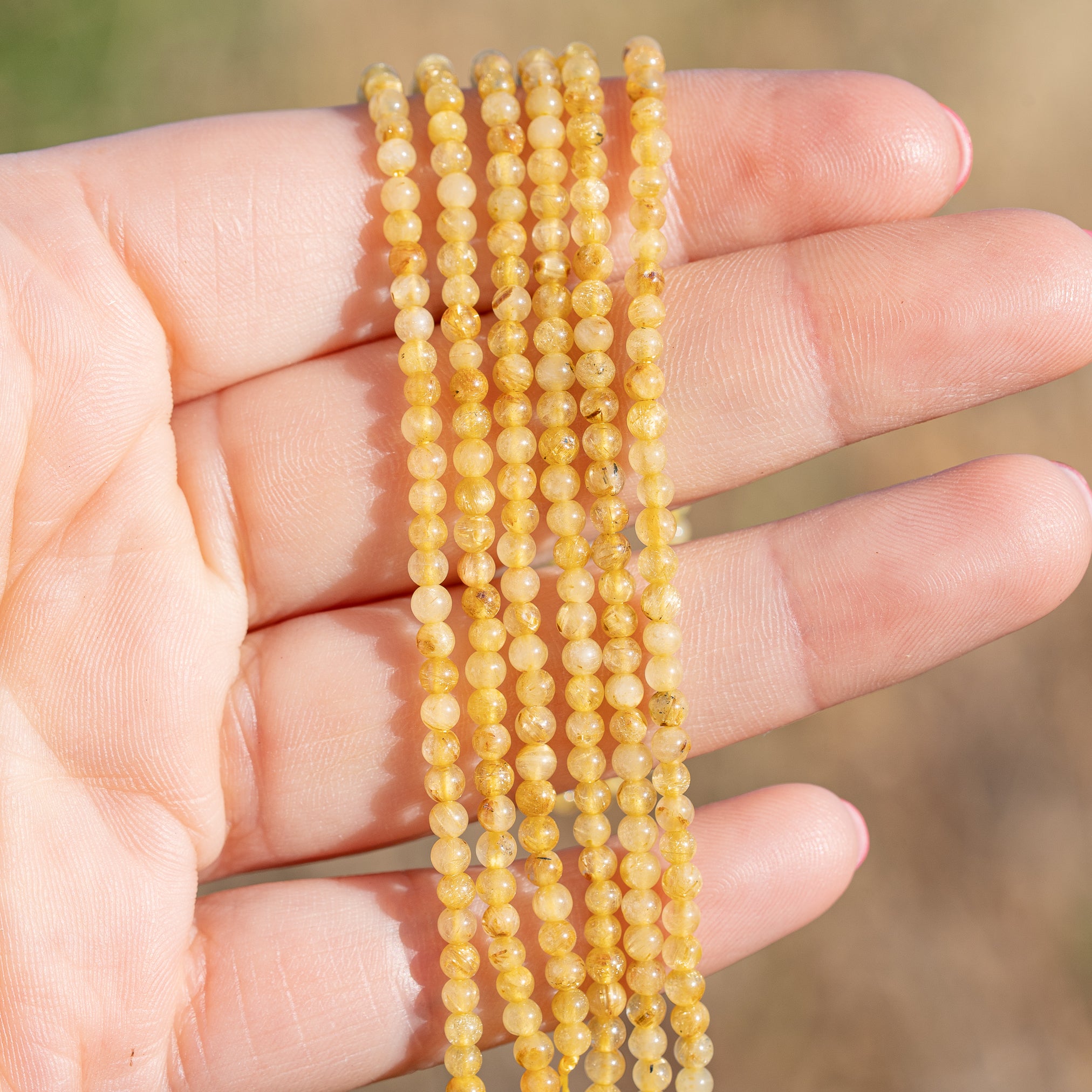 Perles rondes lisses en Quartz rutile de 3 mm ( rang de env 140 perles )