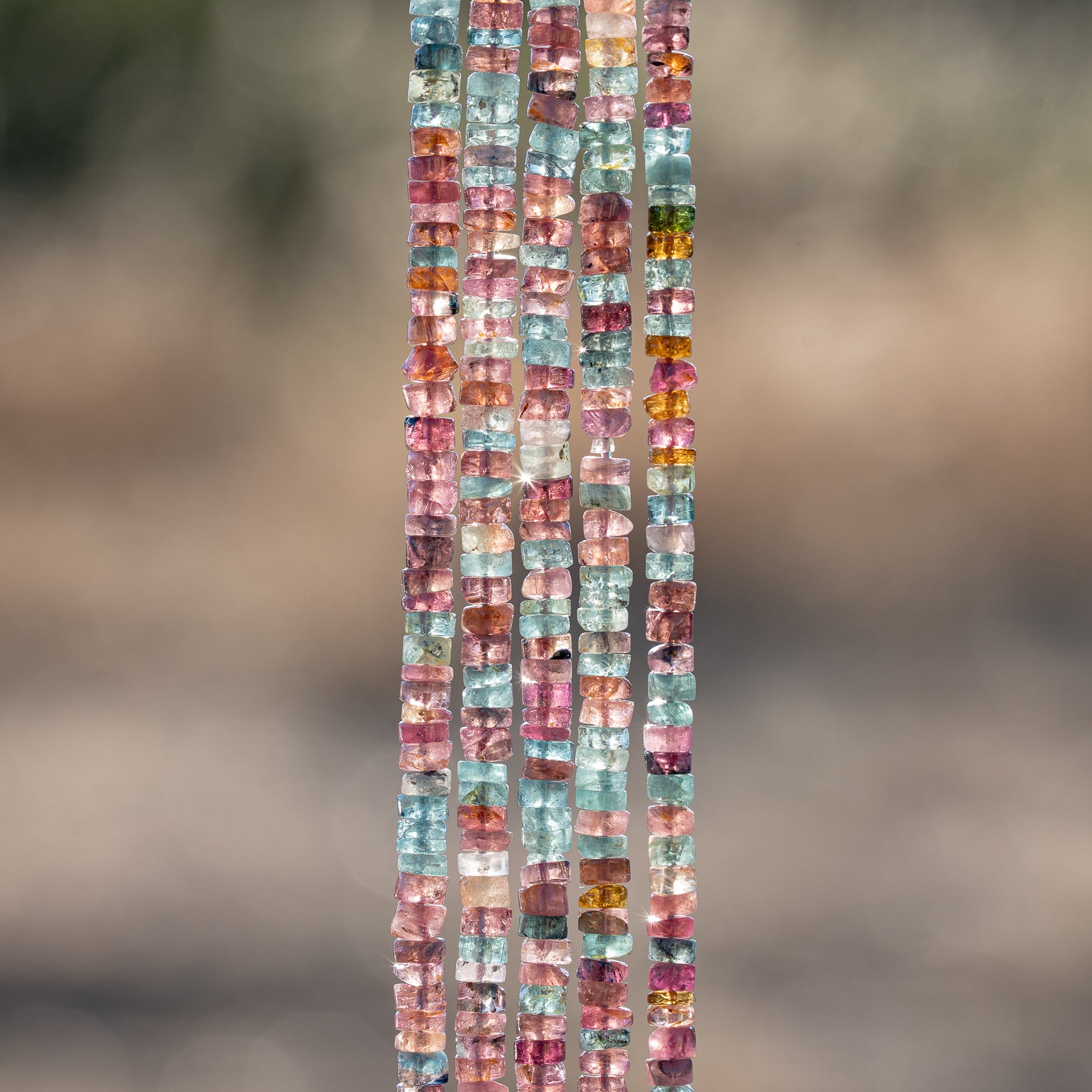 Rangs de 30/31 cm de perles rondelles lisses heishi de Tourmaline multicolore de env 3,5 x 1/2 mm