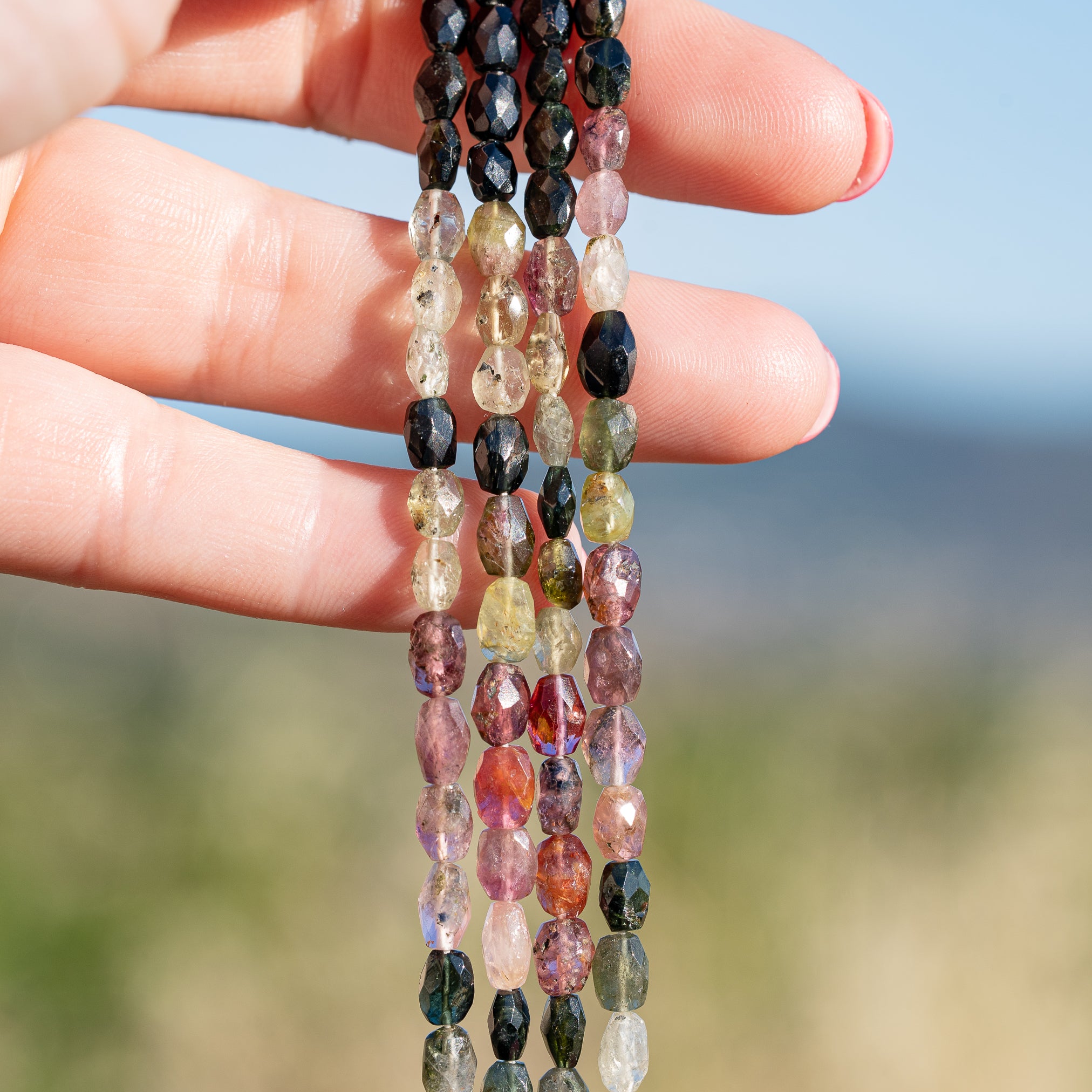 Rangs de 34,5 cm de perles ovales facettes de Tourmaline multicolore de 5/7 mm