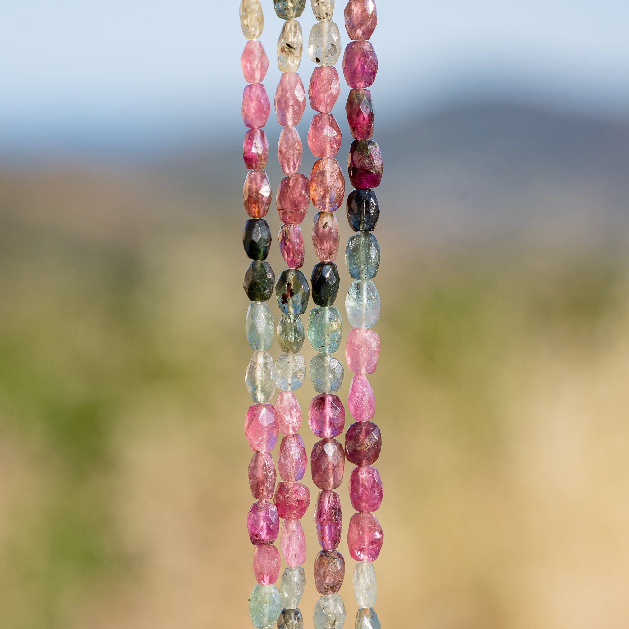 Rangs de 34,5 cm de perles ovales facettes de Tourmaline multicolore de 5/7 mm