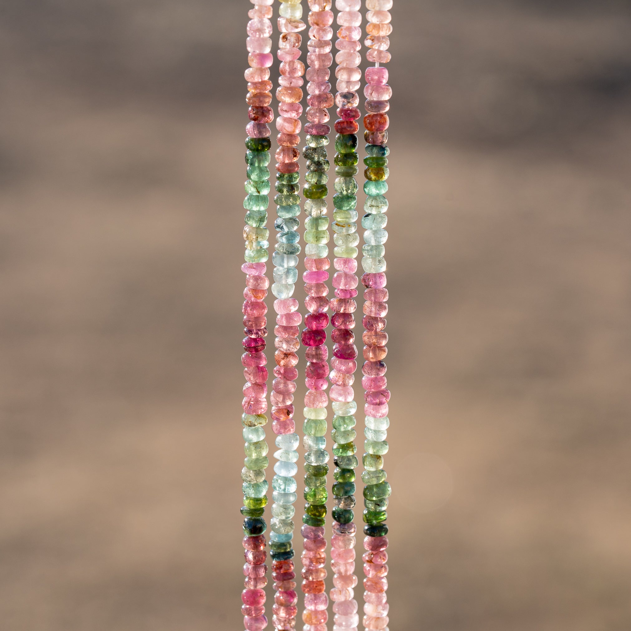 Rangs de 35 cm de perles rondelles lisses de Tourmaline multicolore de env 4 x 2/3 mm