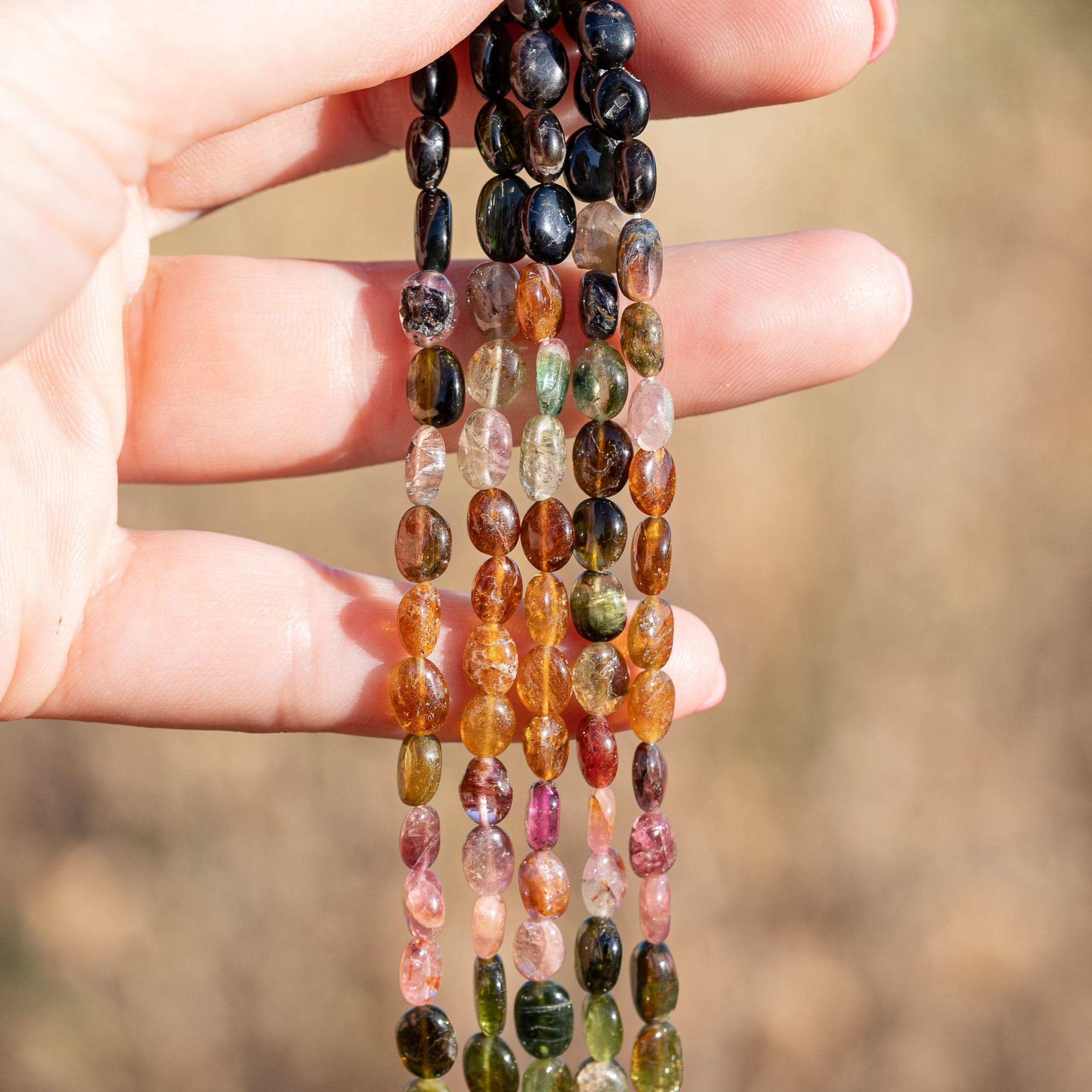 Rangs de 32 cm de perles ovales lisses de Tourmaline multicolore de env 5,5/7,5 mm
