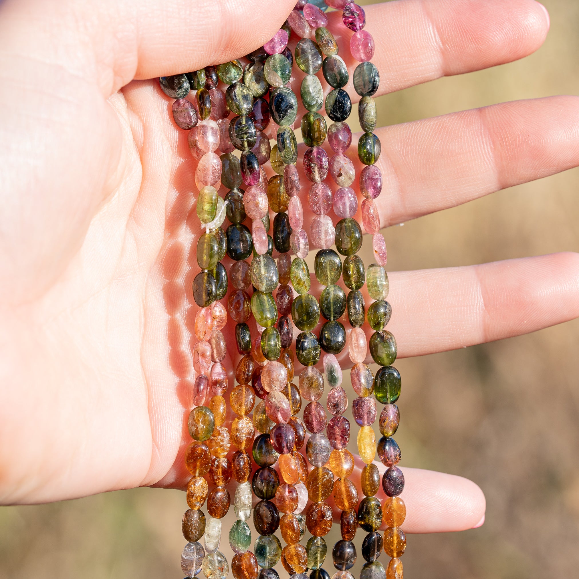 Rangs de 32 cm de perles ovales lisses de Tourmaline multicolore de env 5,5/7,5 mm