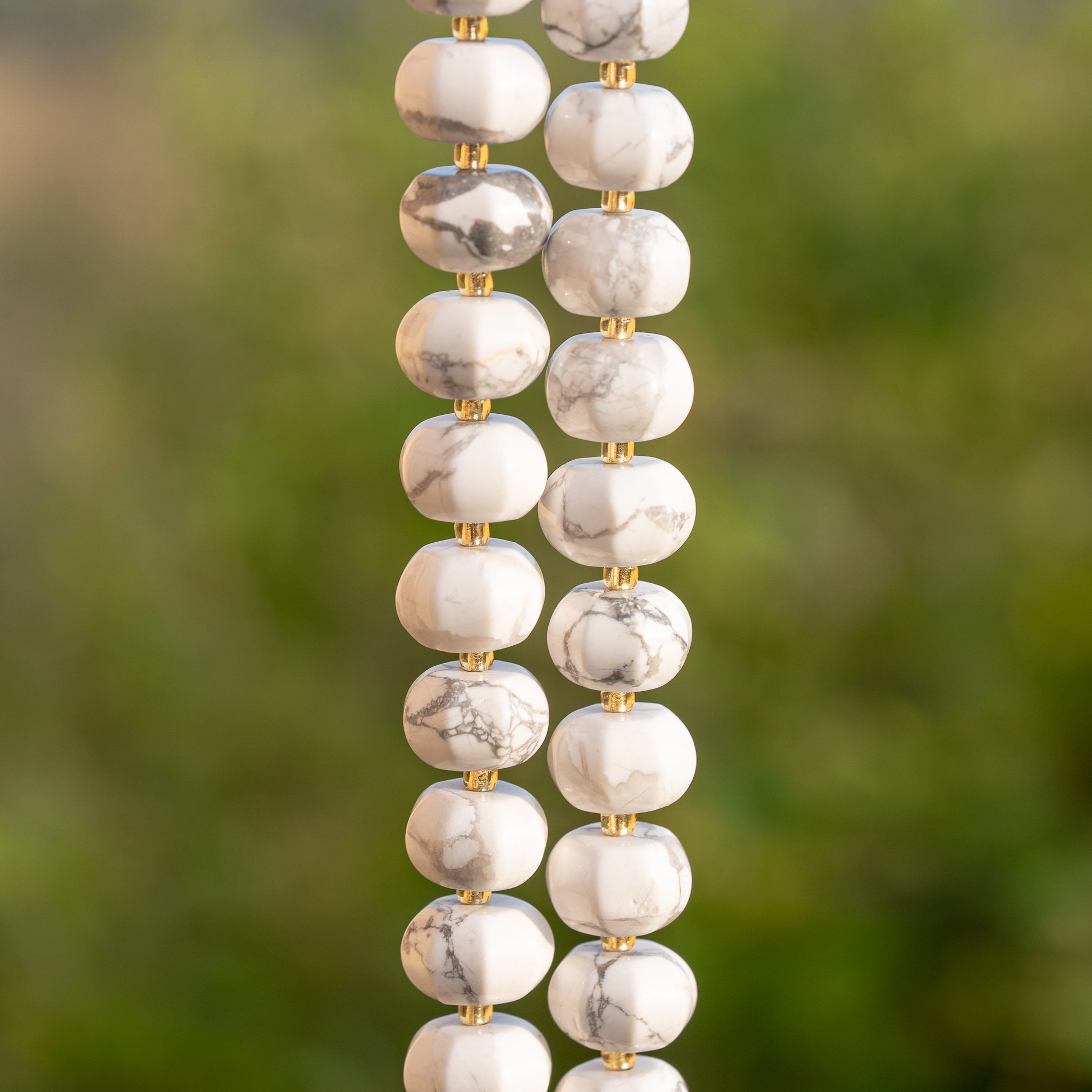 Perles rondelles lanternes lisses de Howlite de 12 x 8 mm ( lot de 4 perles )