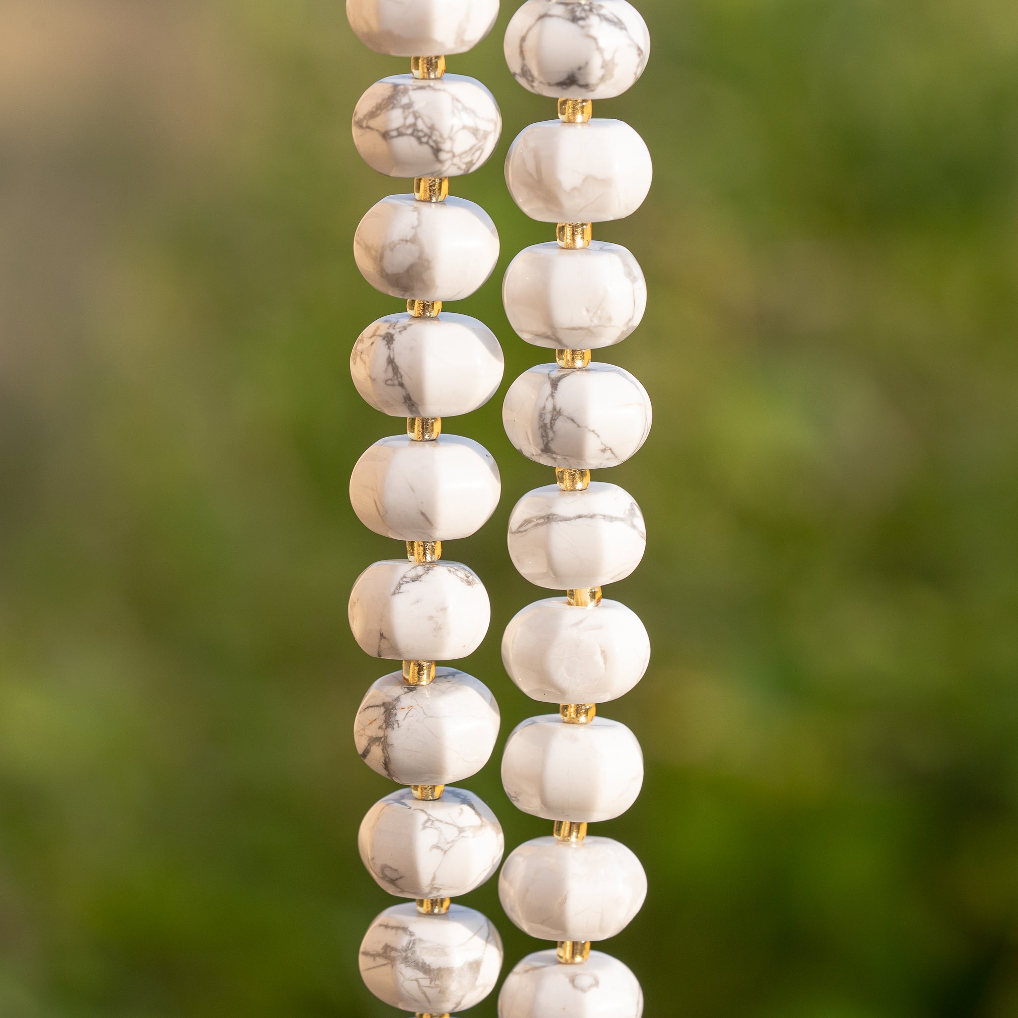 Perles rondelles lanternes lisses de Howlite de 12 x 8 mm ( lot de 4 perles )