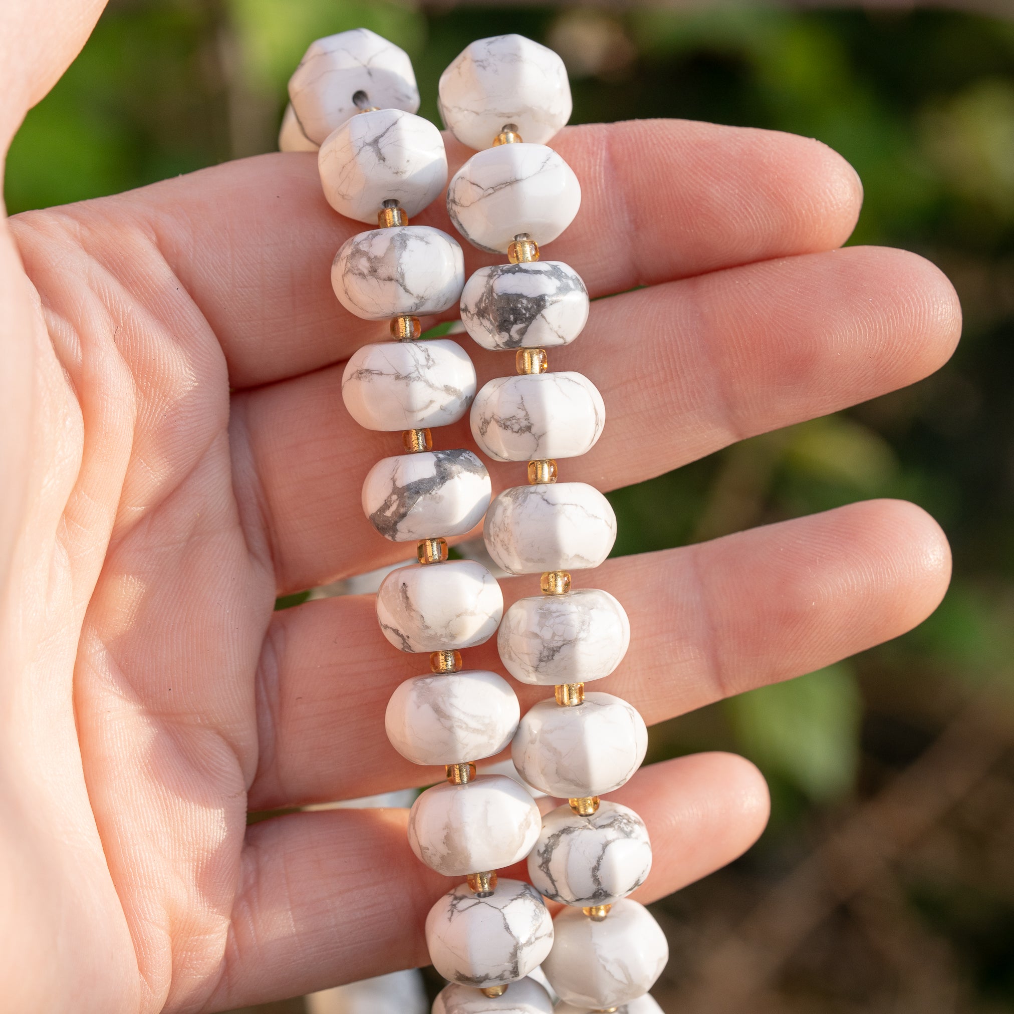 Perles rondelles lanternes lisses de Howlite de 12 x 8 mm ( lot de 4 perles )