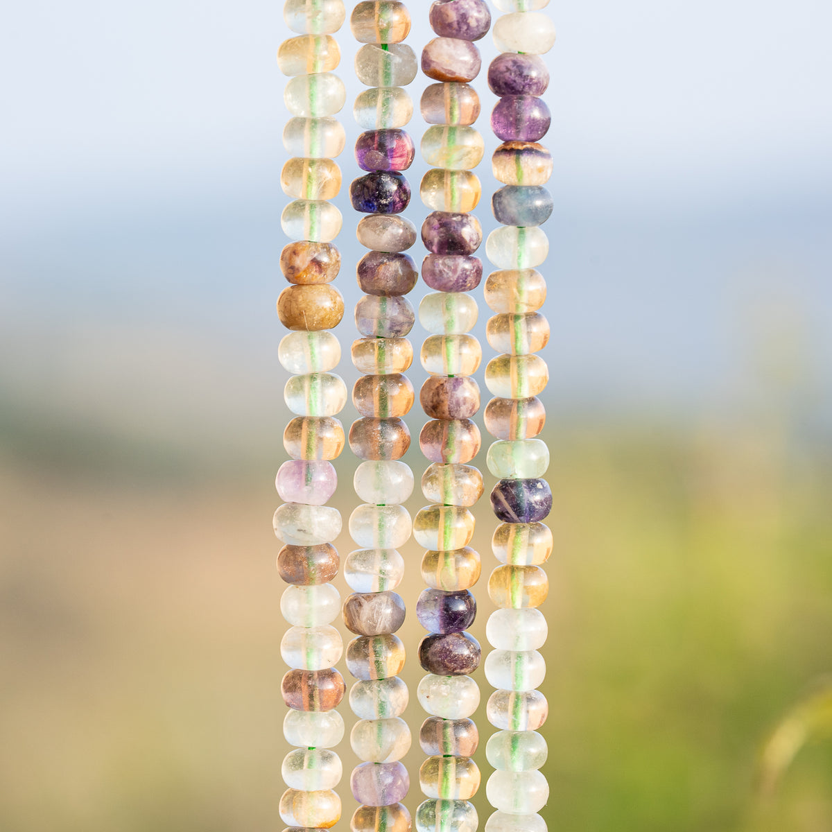 Perles rondelles lisses de Fluorite multicolore de 6 x 4 mm ( 1/2 rang de 45 perles )