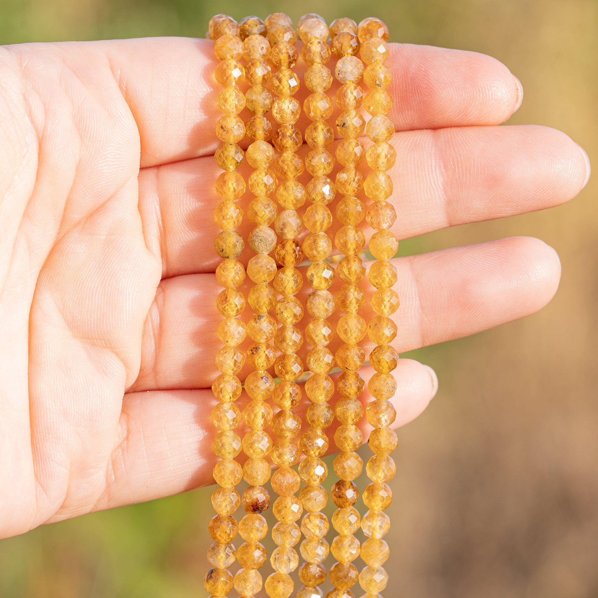 Perles rondes facettes de Tourmaline jaune de 5 mm ( 1/2 rang de env 40 perles )