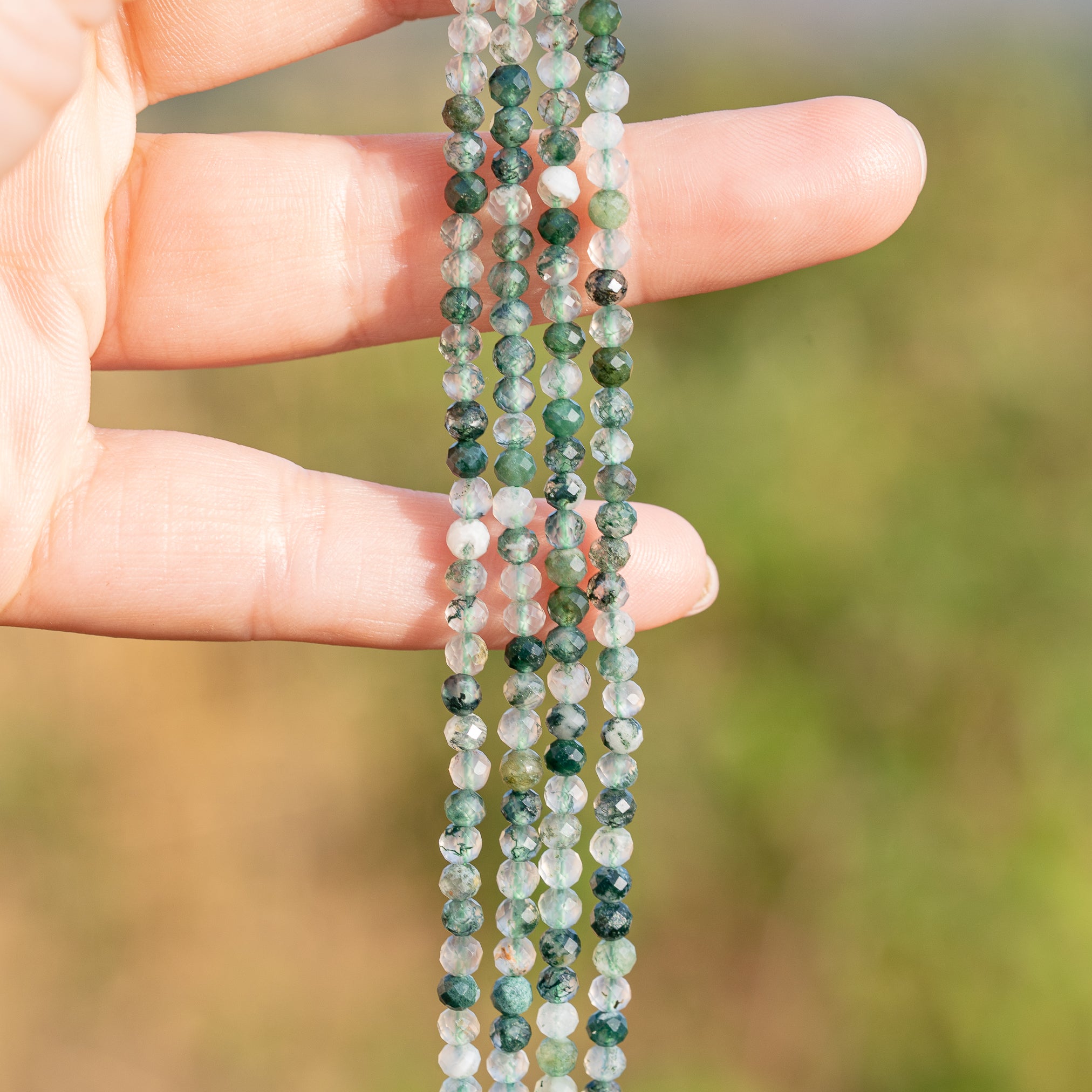 Perles rondes facettes en Agate mousse de 3,5 mm ( rang de env 118 perles )