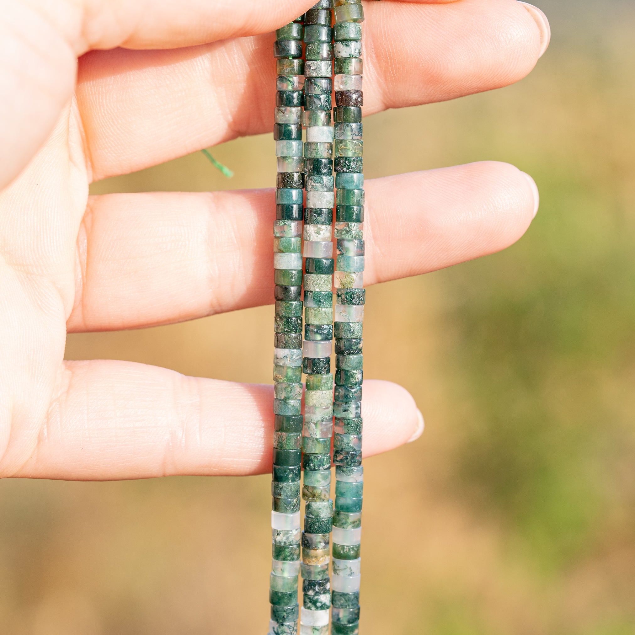 Perles rondelles heishi en Agate mousse de 4,3 mm ( rang de env 158 perles )
