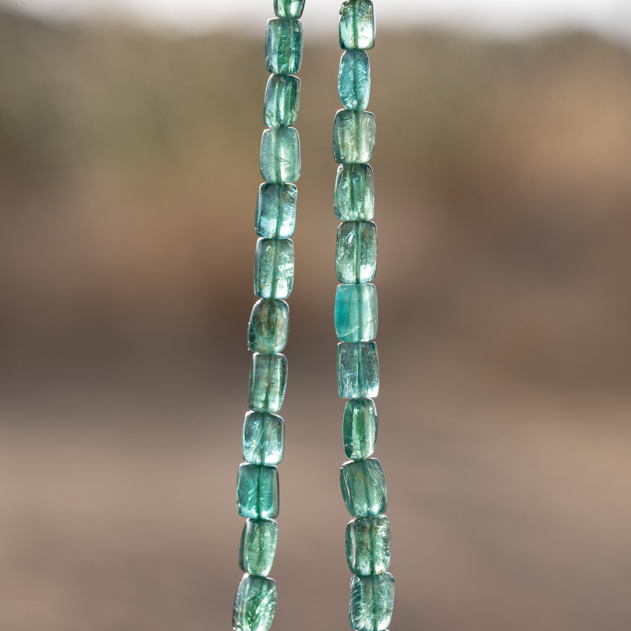 Perles rectangles lisses en Apatite vert/bleu 💚 de env 6,5 à 9 mm ( lot de 2 perles )
