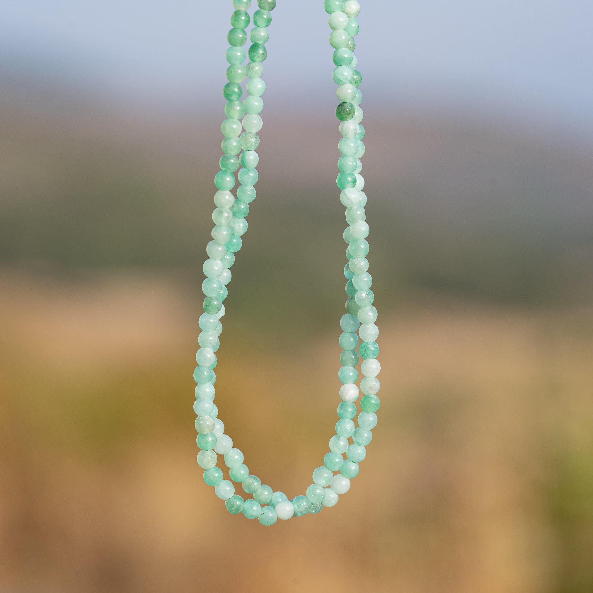 Perles rondes lisses en Émeraude de 3 mm ( 1/2 rang de env 74 perles )
