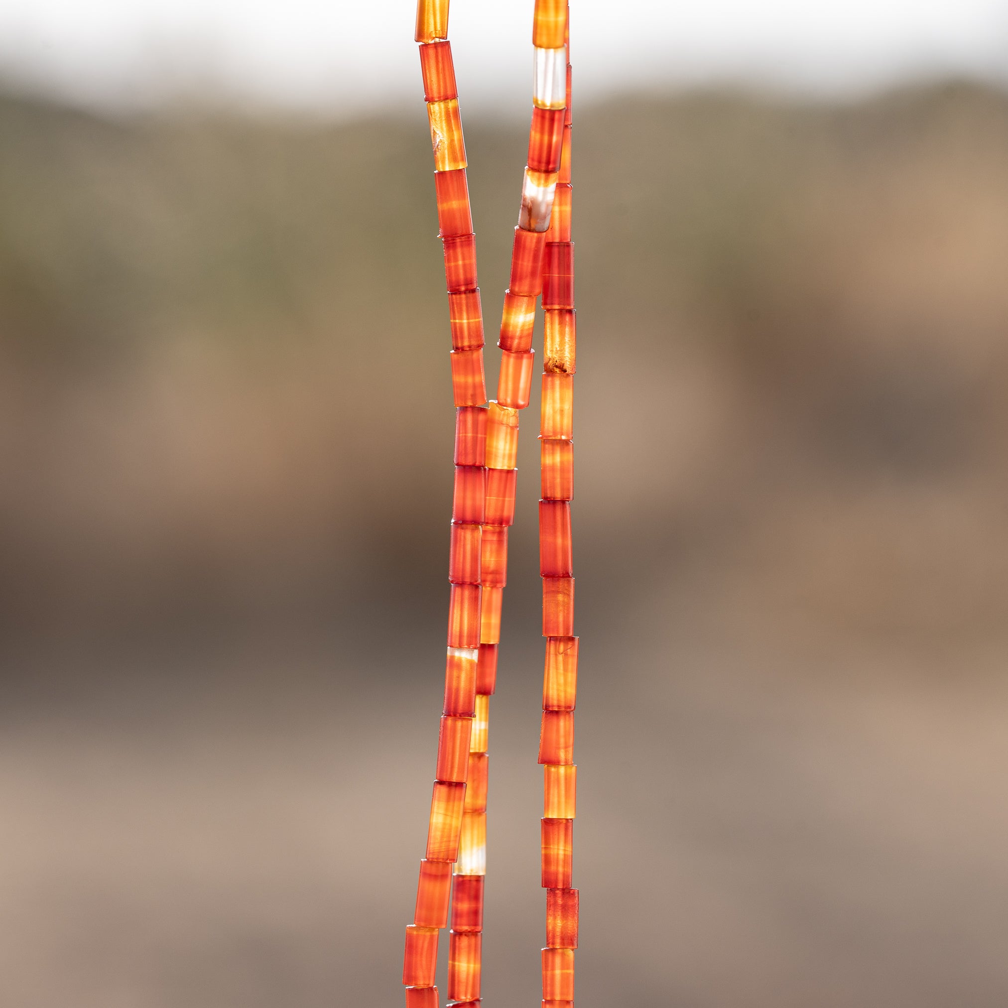 Perles tubes lisses de Cornaline de env 4,5 x 2,3 mm ( rang de env 80/84 perles )