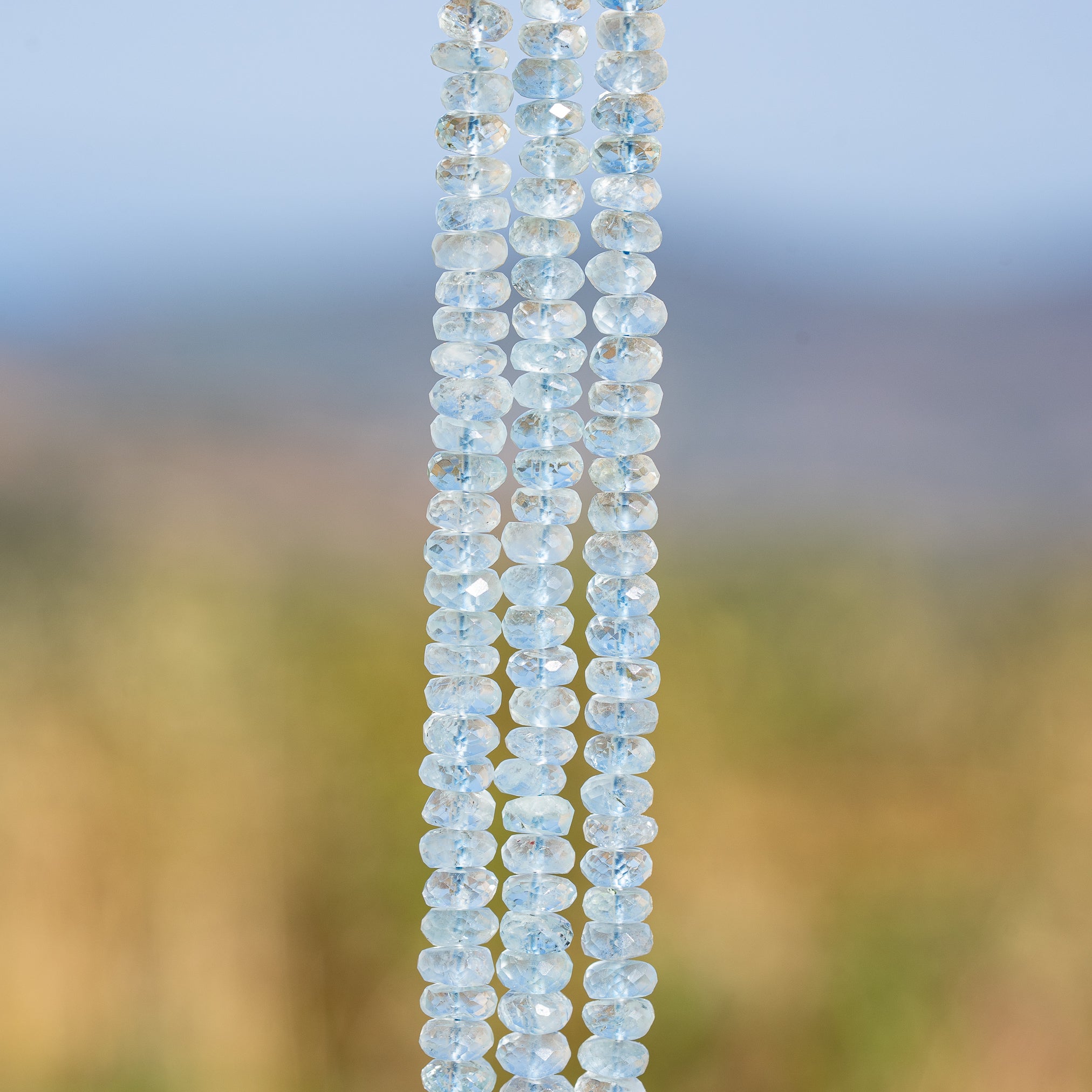Perles rondelles facettes en Aigue-marine de env 5/6,5 mm ( lot de 4 perles )