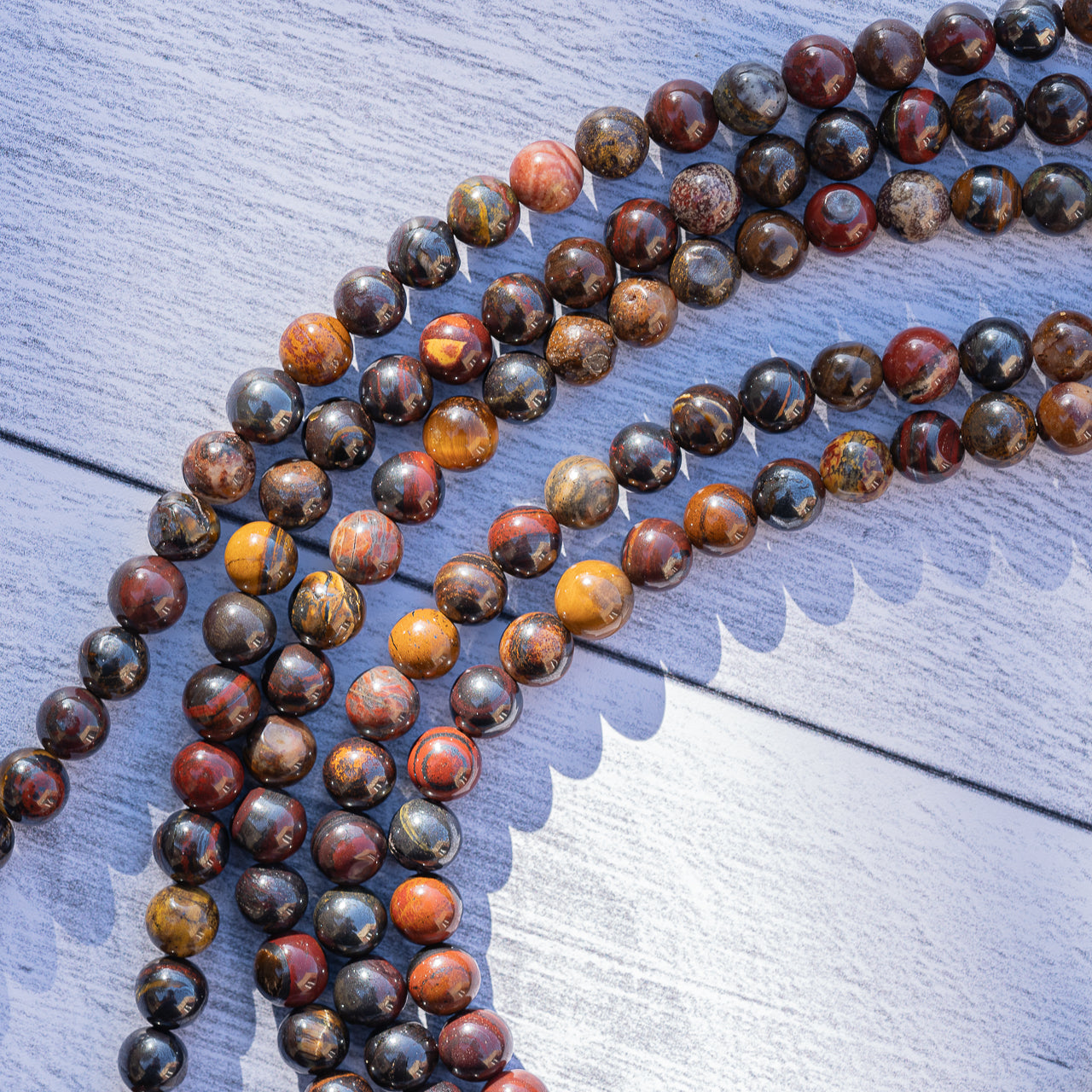 Perles rondes lisses en Oeil de fer de 6 mm ( rang de env 65 perles )