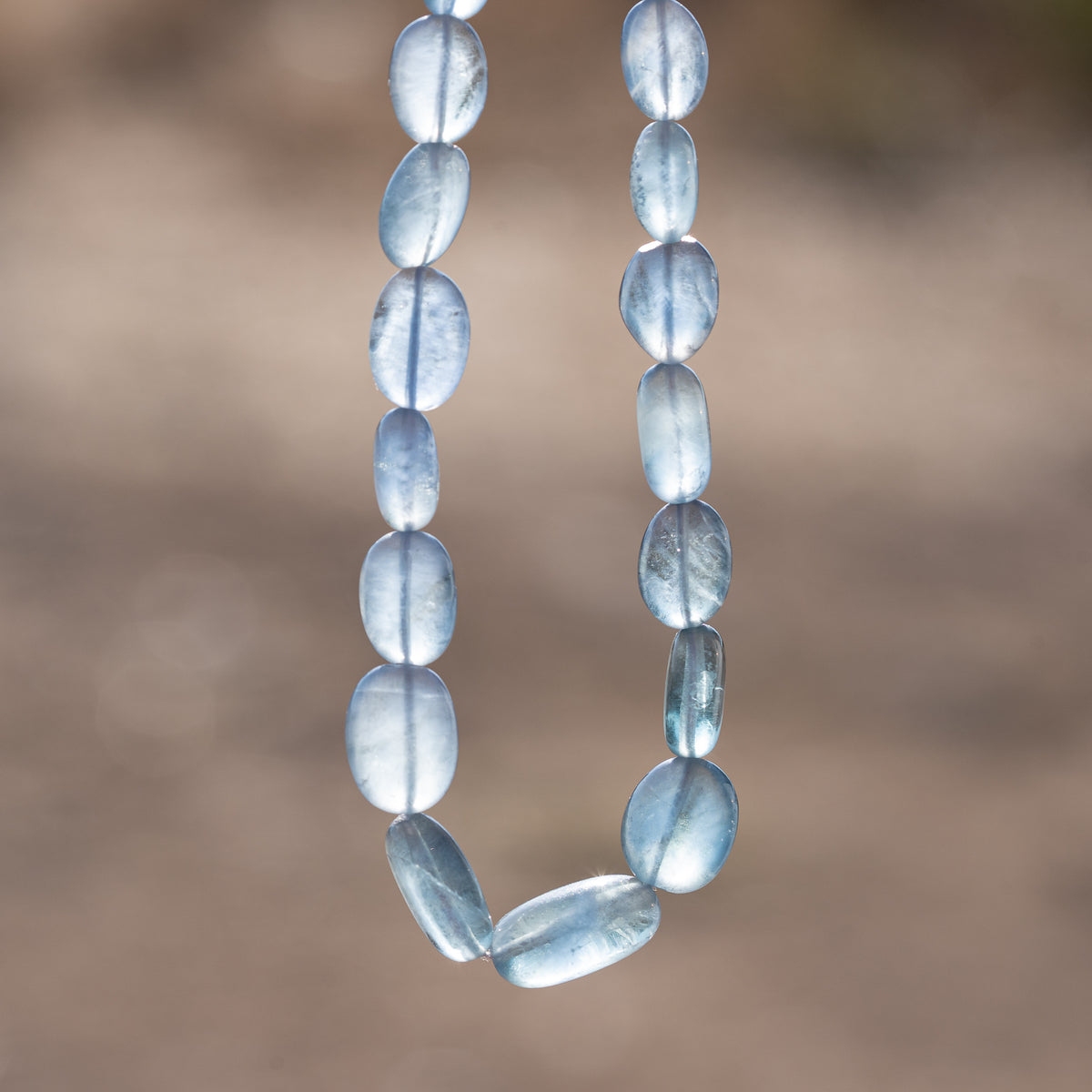 Perles ovales lisses de Fluorite bleue de 8,5 à 15,5 mm ( lot de 2 perles )