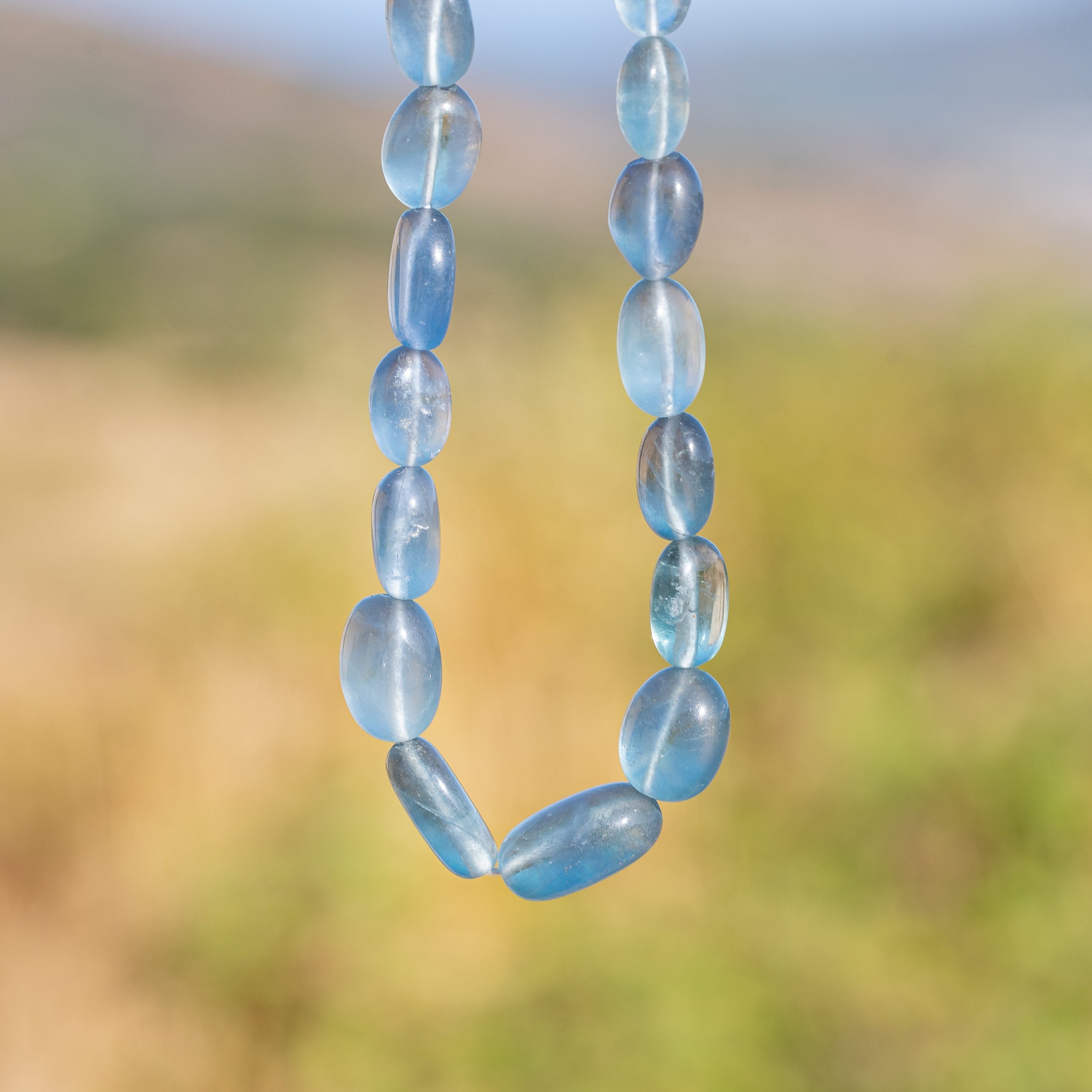 Perles ovales lisses de Fluorite bleue de 8,5 à 15,5 mm ( lot de 2 perles )