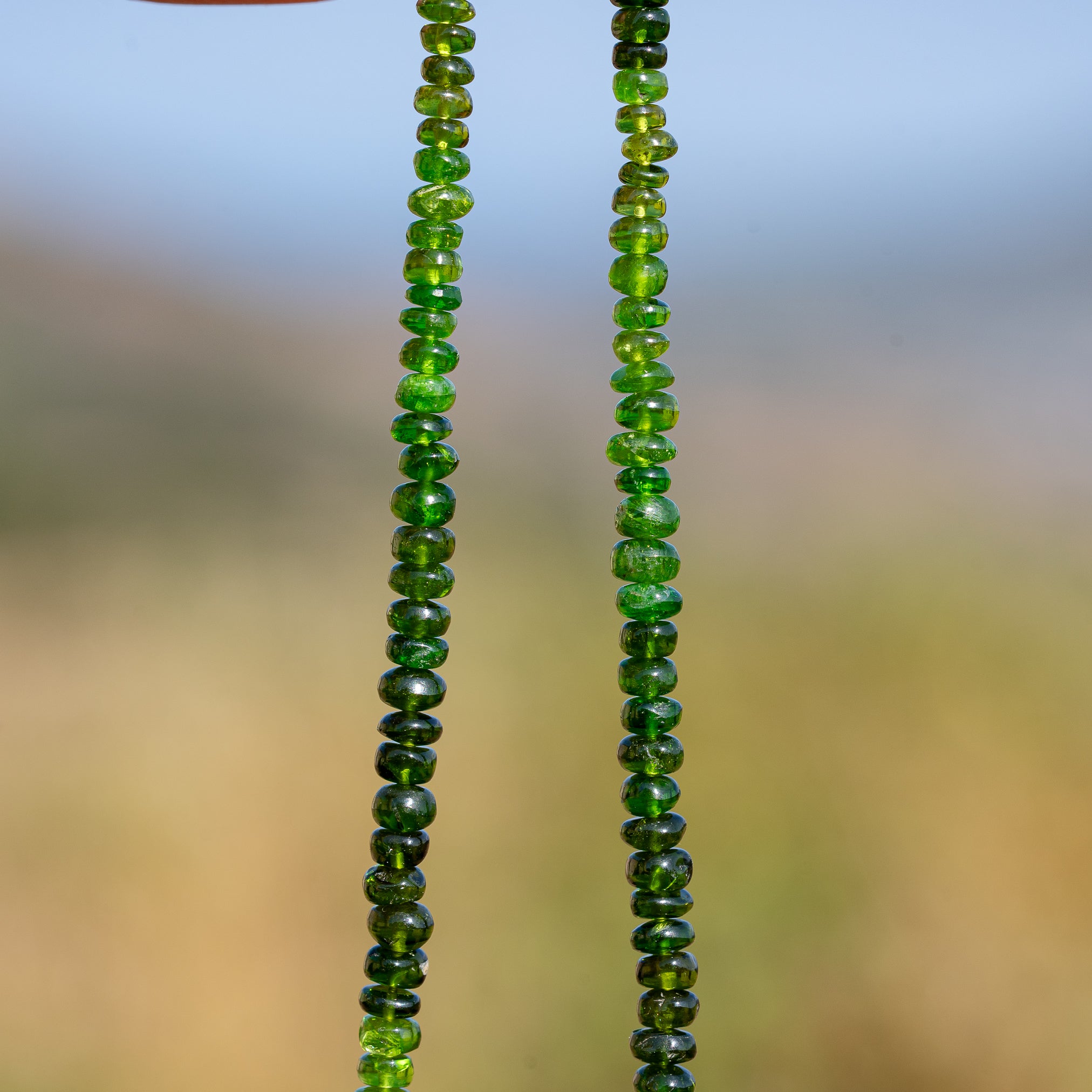 Fil de 35 cm et de 164 perles rondelles lisses de Diopside chrome de env 3/4,2 mm