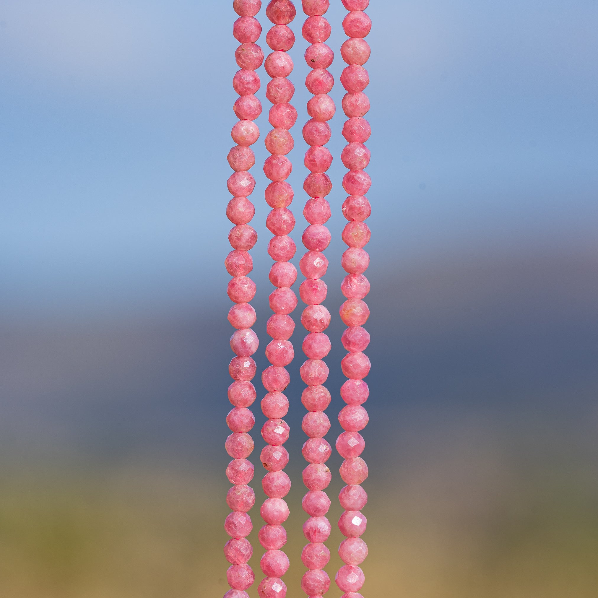 Perles rondes facettes de Rhodonite AA de 3 mm ( rang de env 138 perles )
