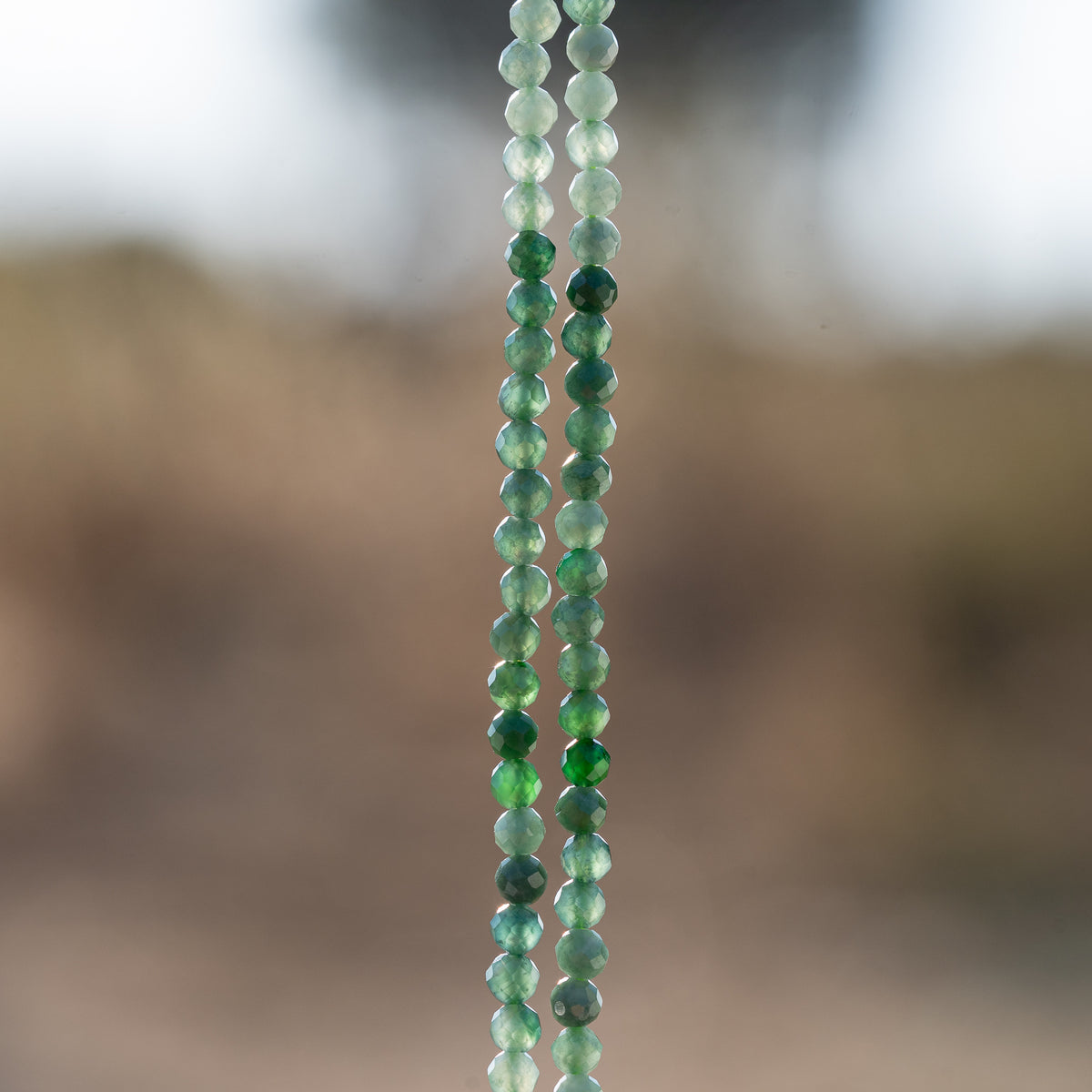 Perles rondes facettes de Jadeite de 3 mm ( rang de env 140 perles )