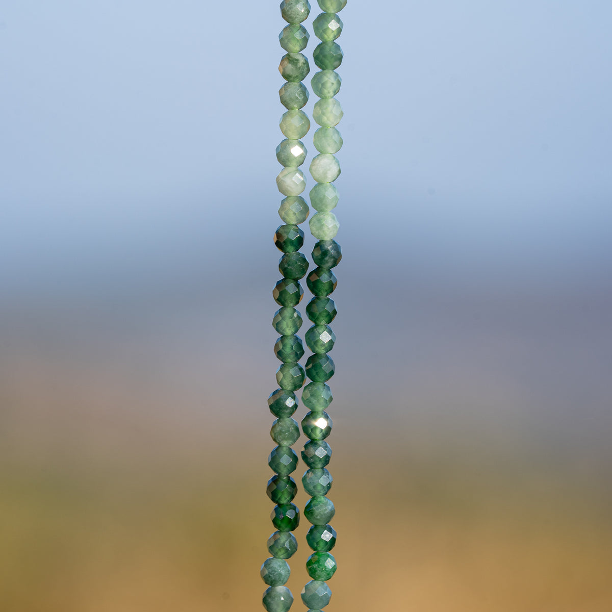 Perles rondes facettes de Jadeite de 3 mm ( rang de env 140 perles )