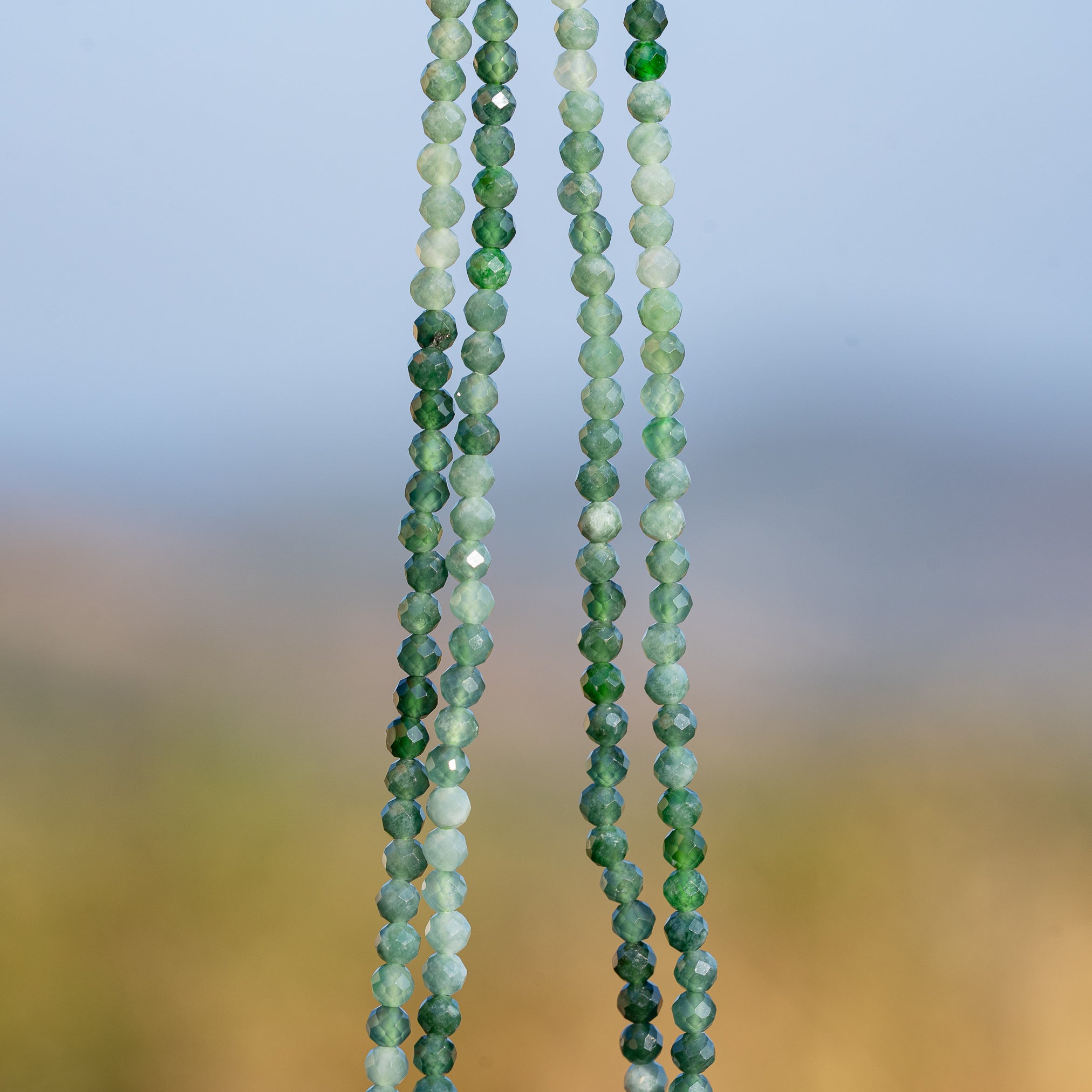Perles rondes facettes de Jadeite de 3 mm ( rang de env 140 perles )